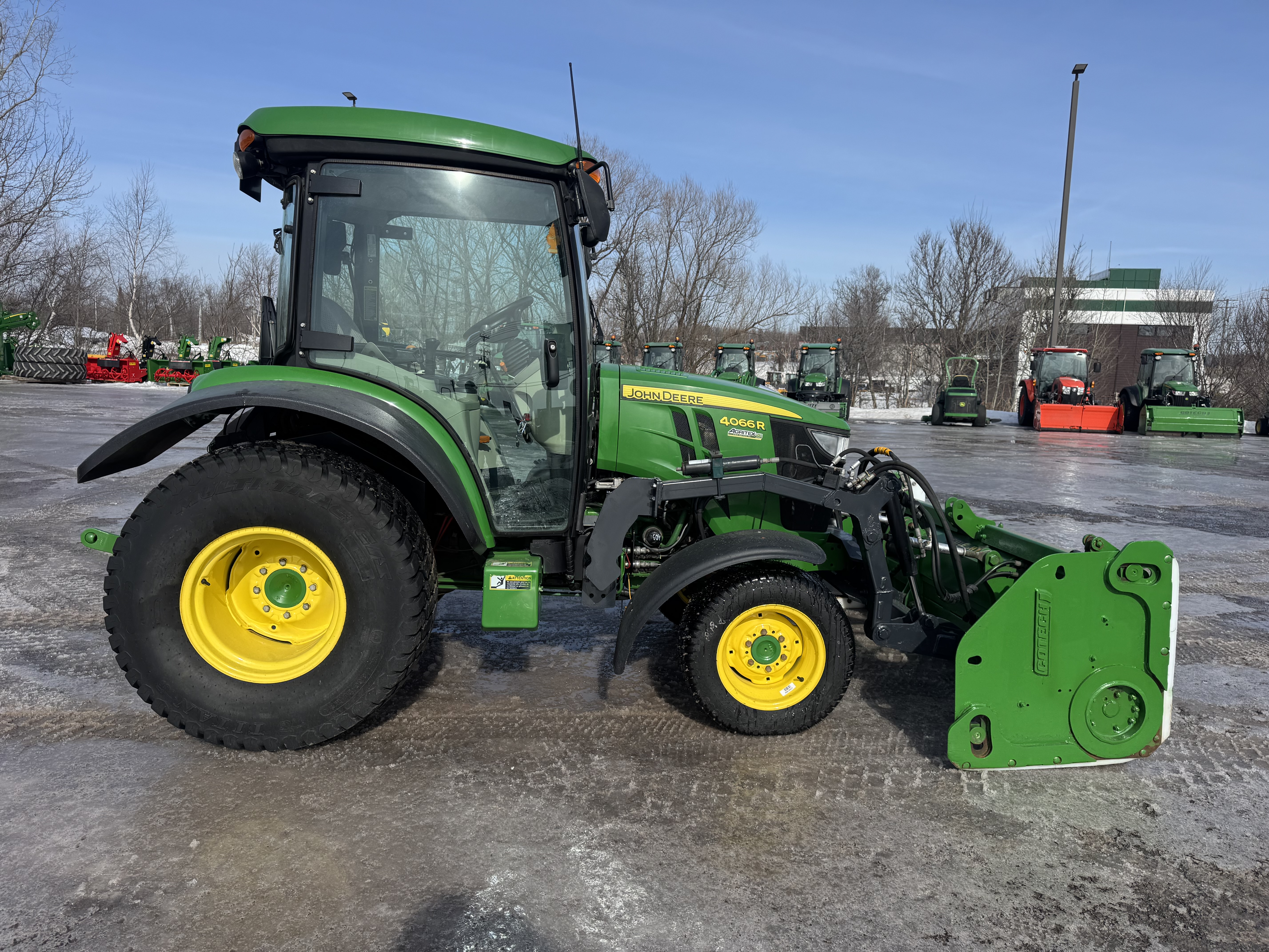 John Deere 4066R GRATTE TURF    