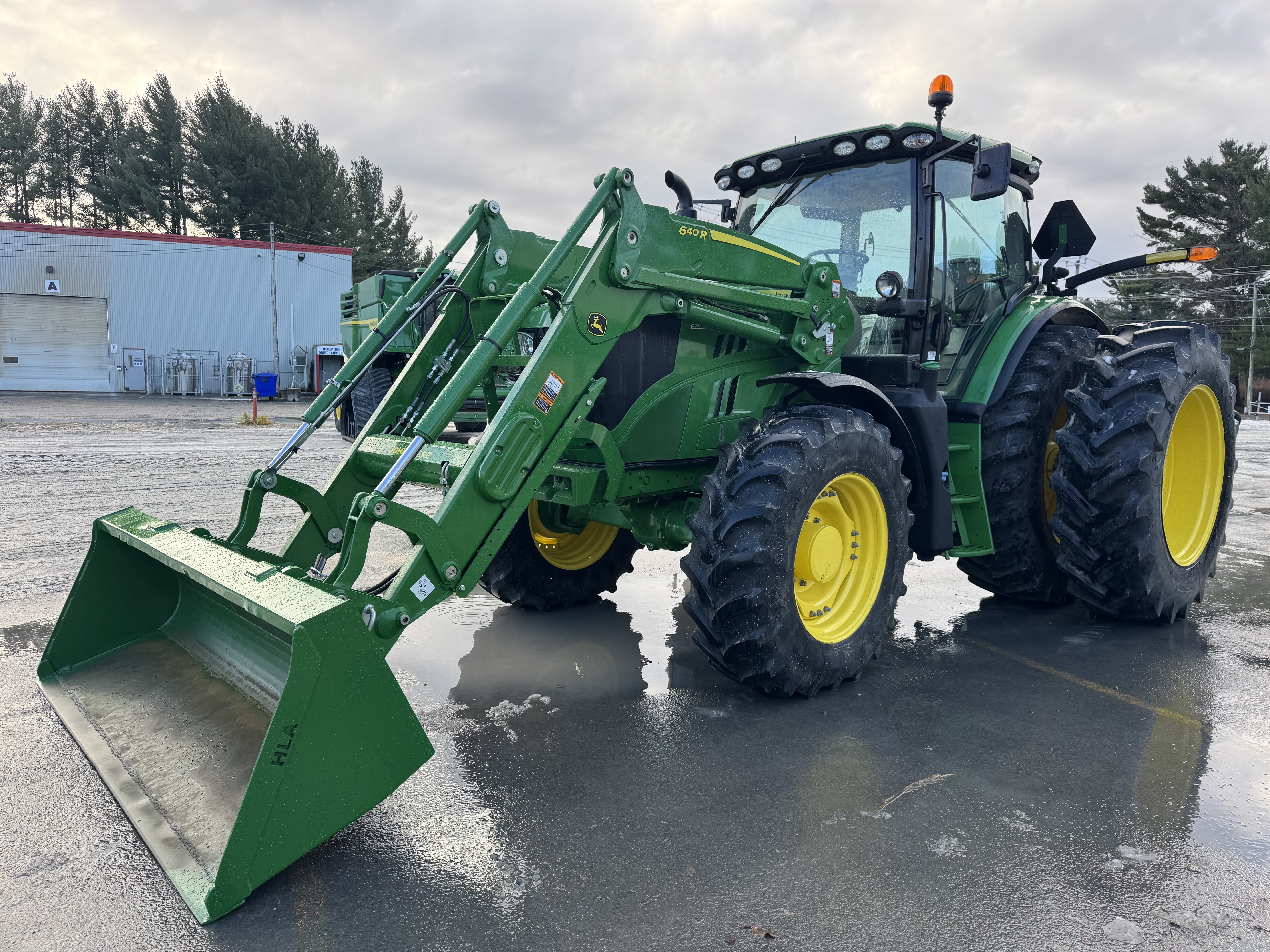 John Deere 6145R   