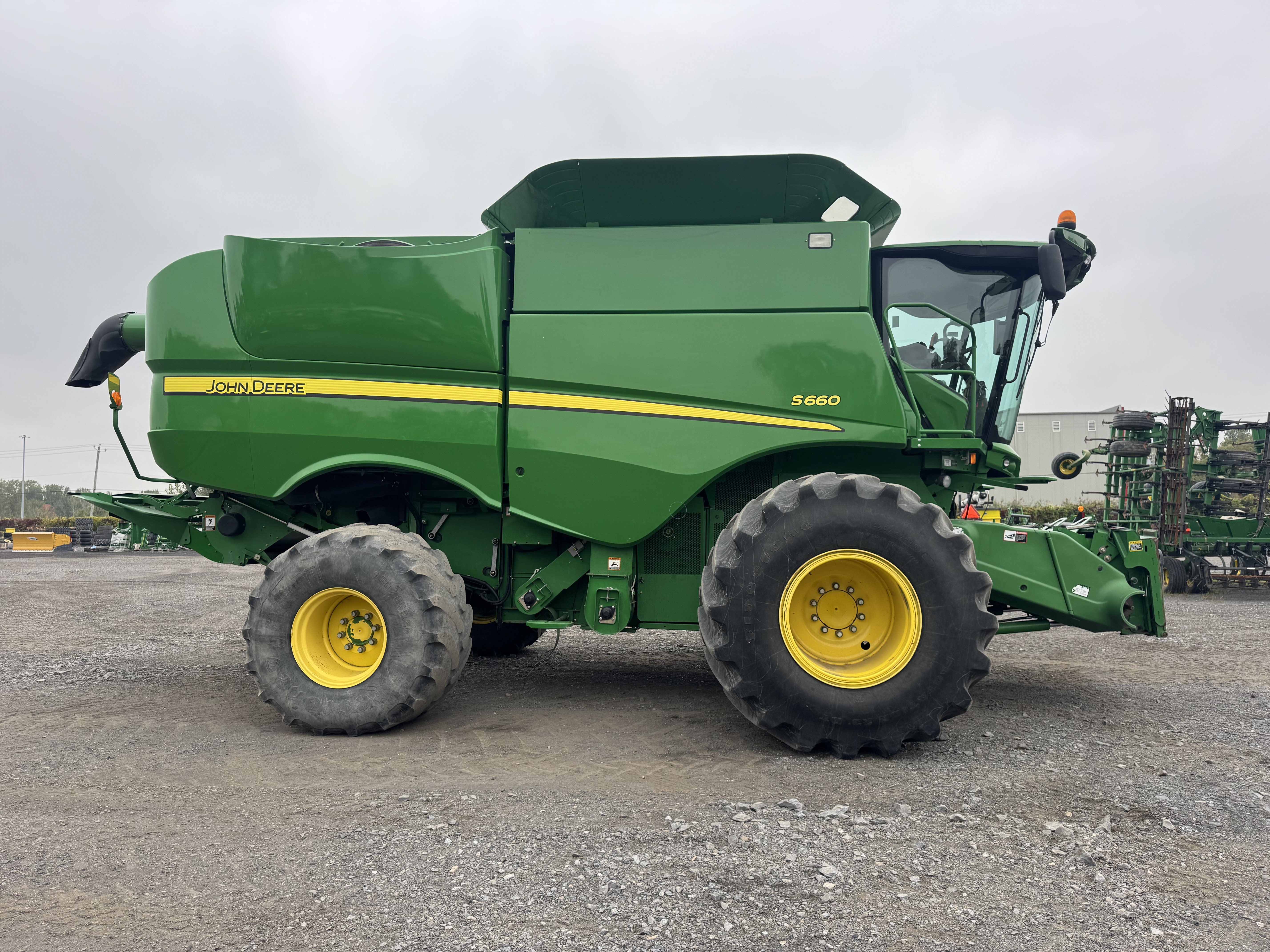 John Deere S660