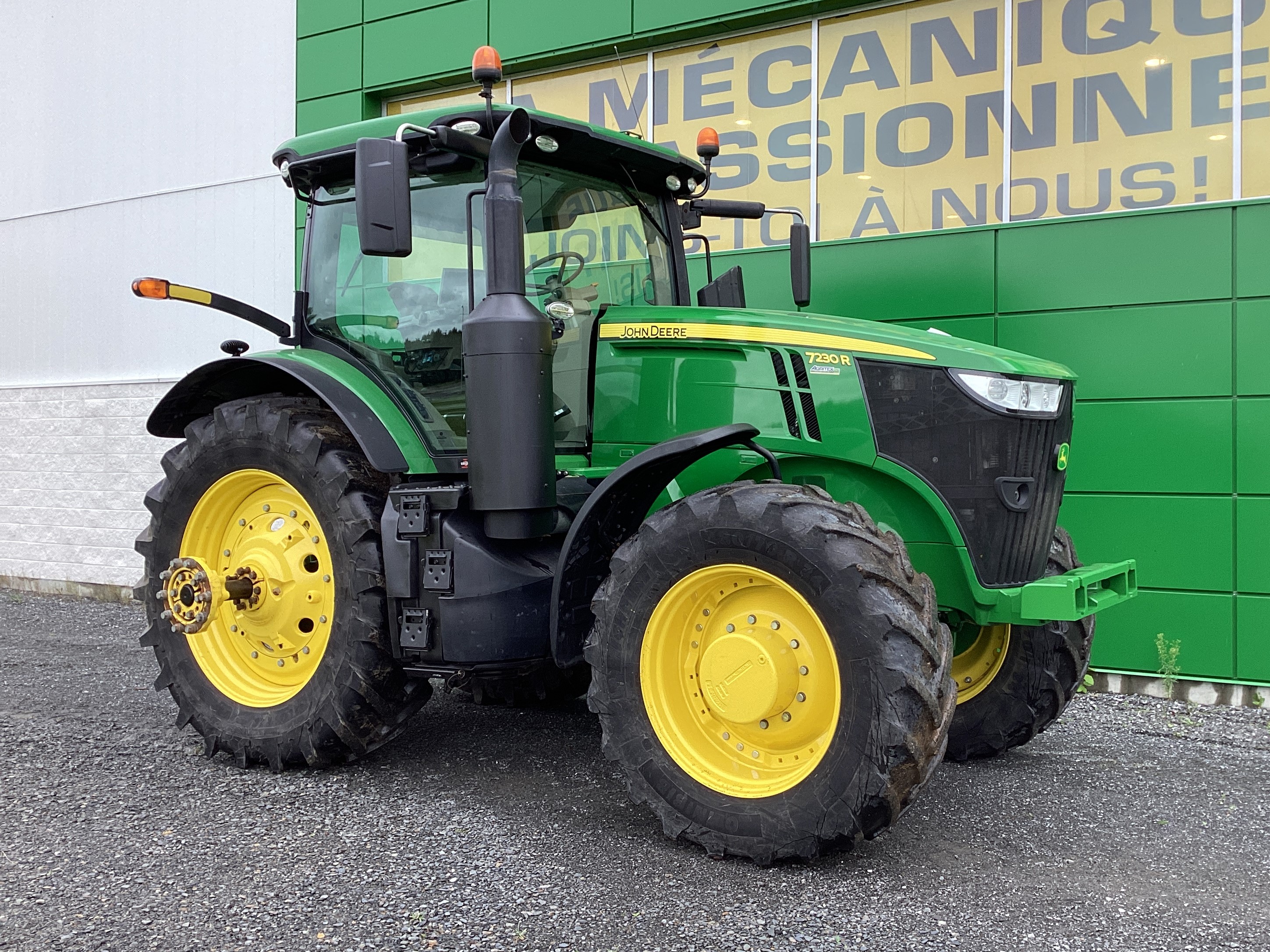 John Deere 7230R