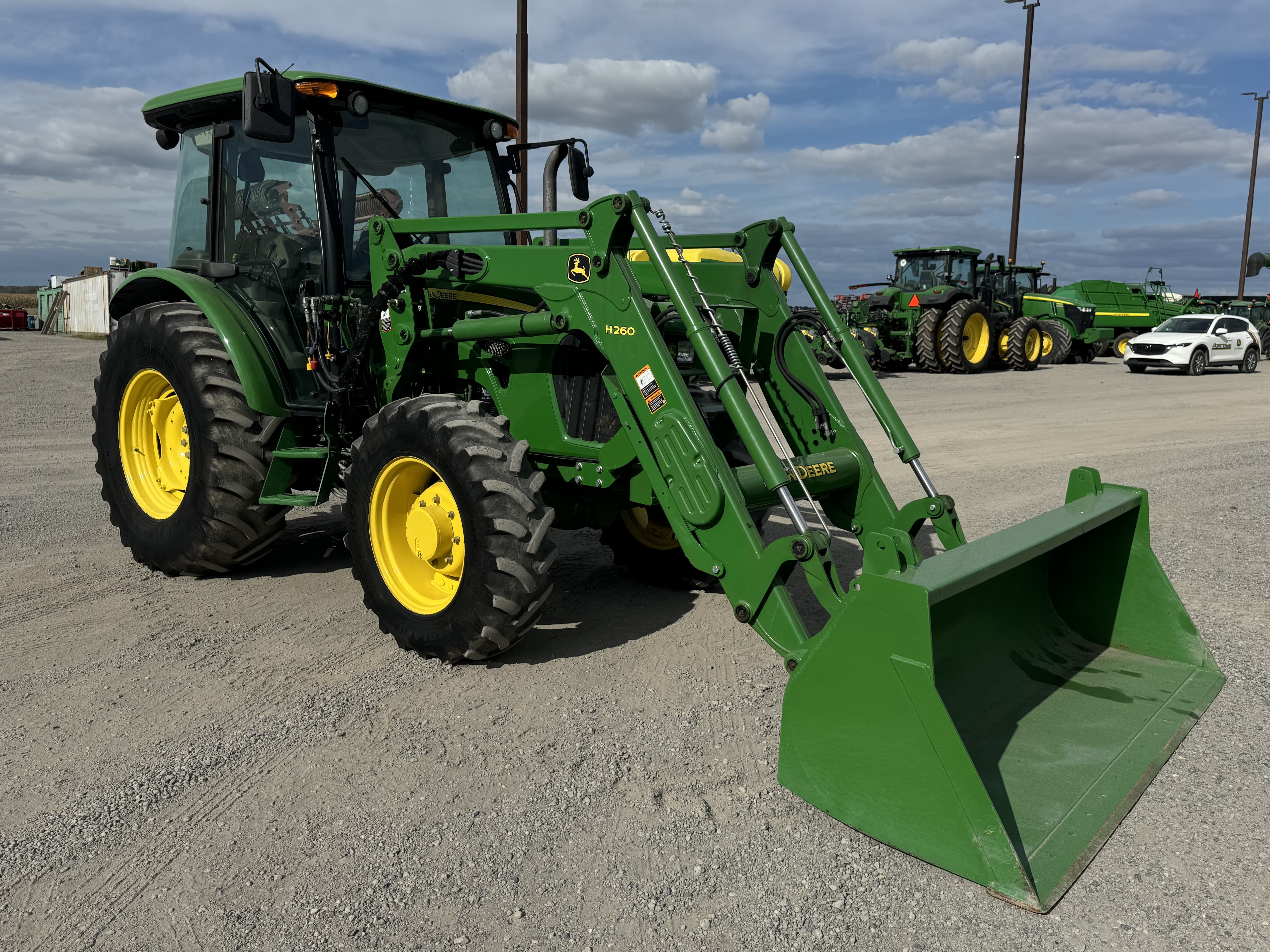 John Deere 5085M 