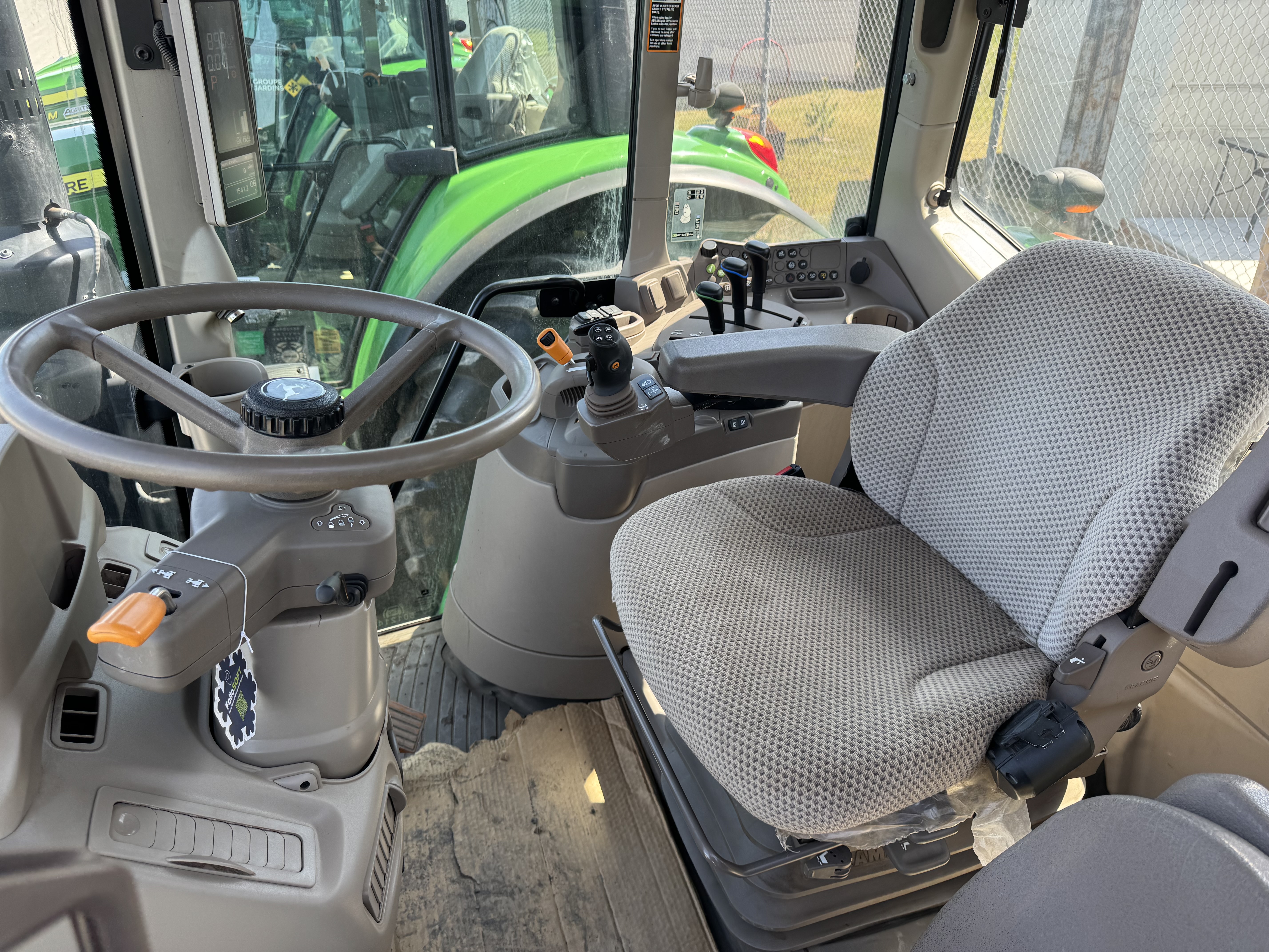 John Deere 6110M