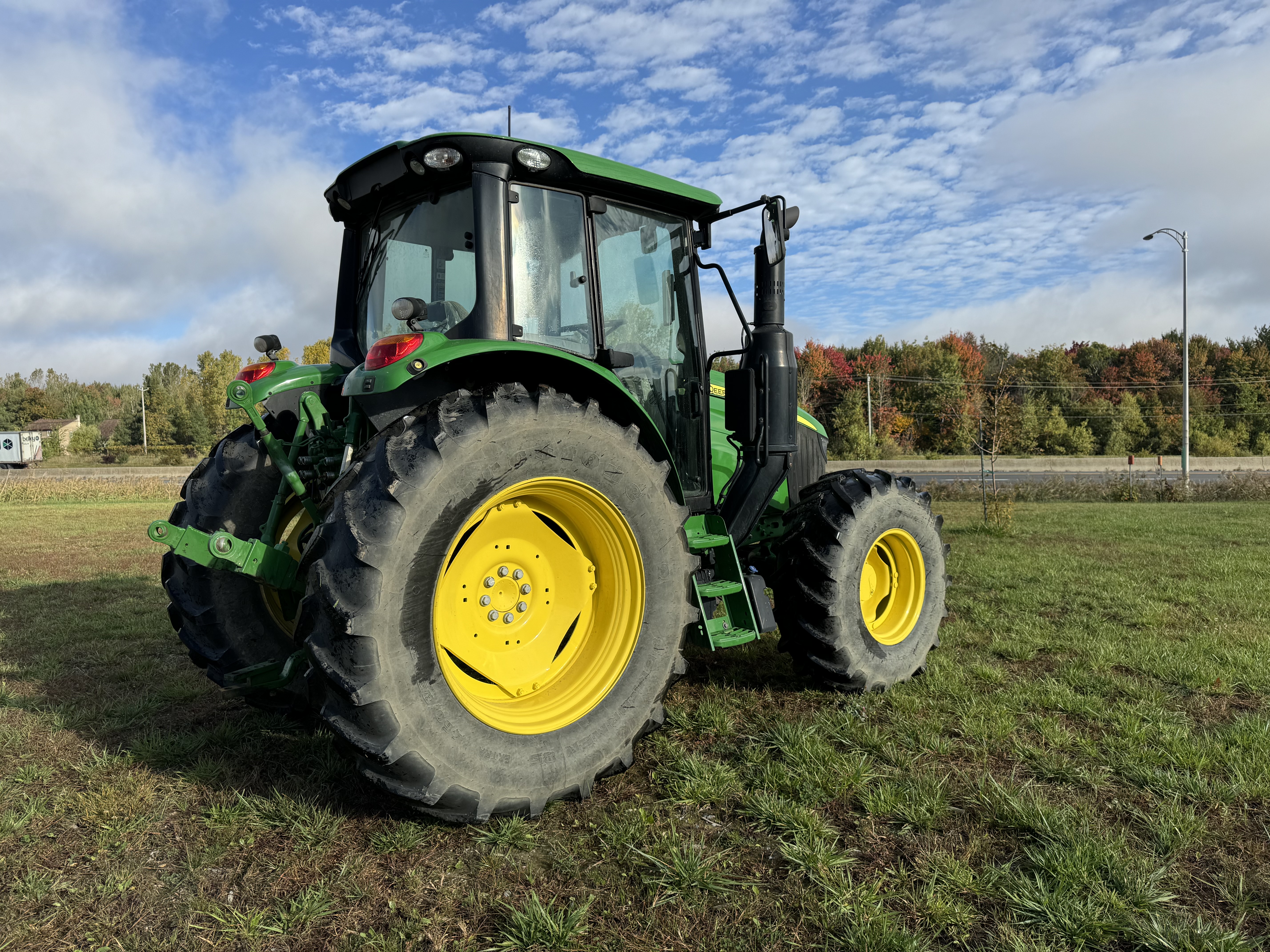 John Deere 6110M 