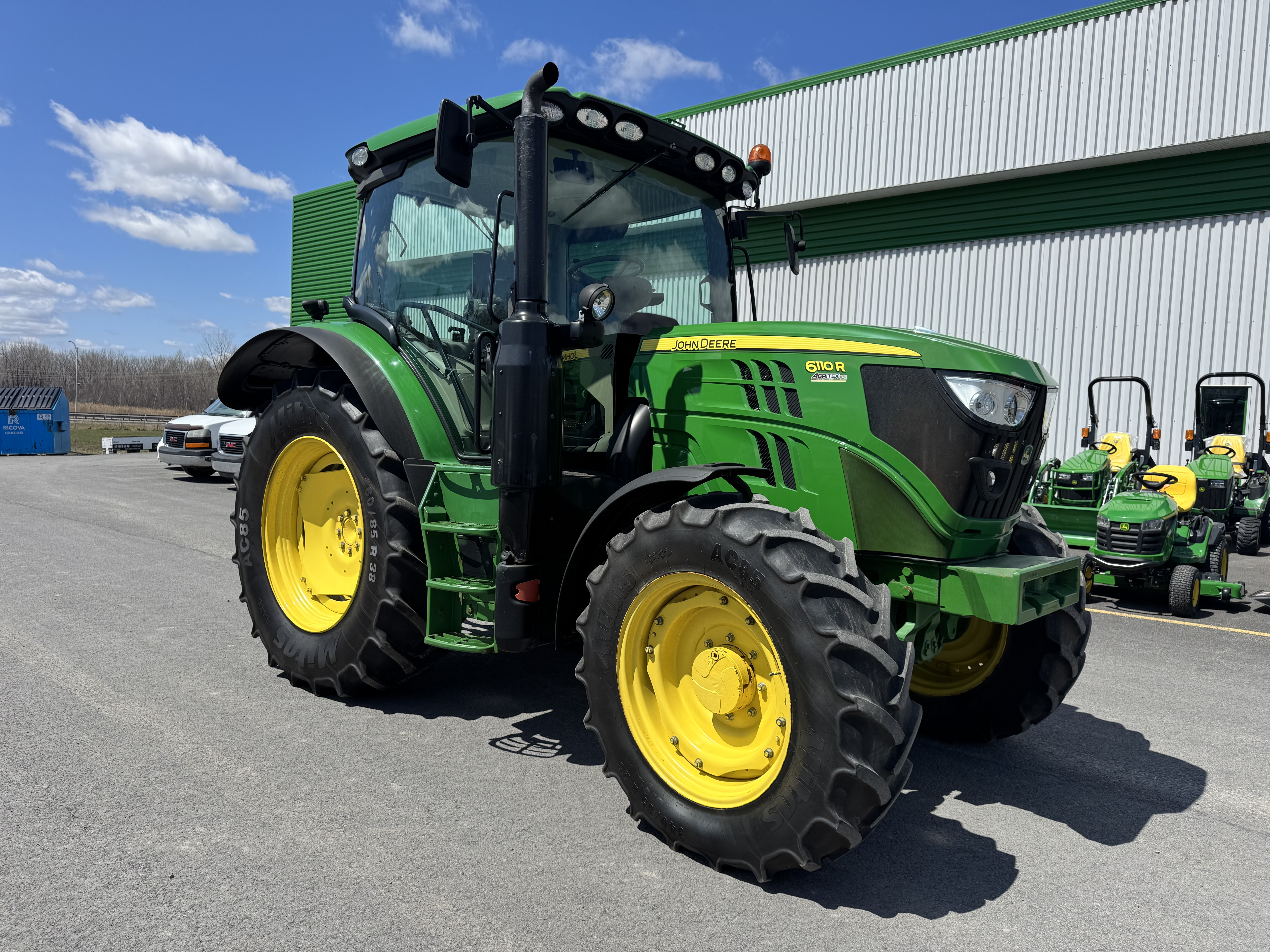 John Deere 6110R 
