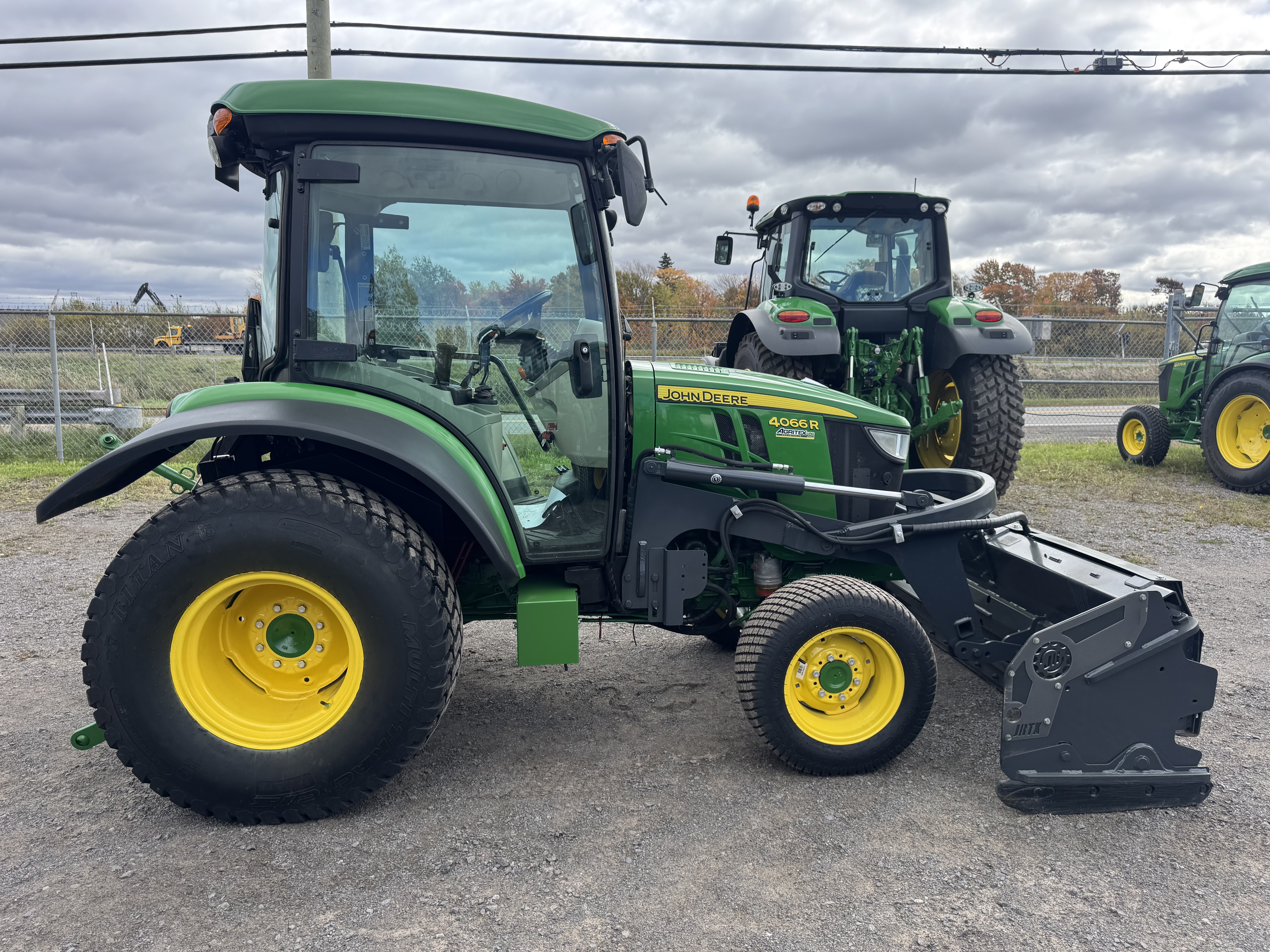 John Deere 4066R TURF JRTX    