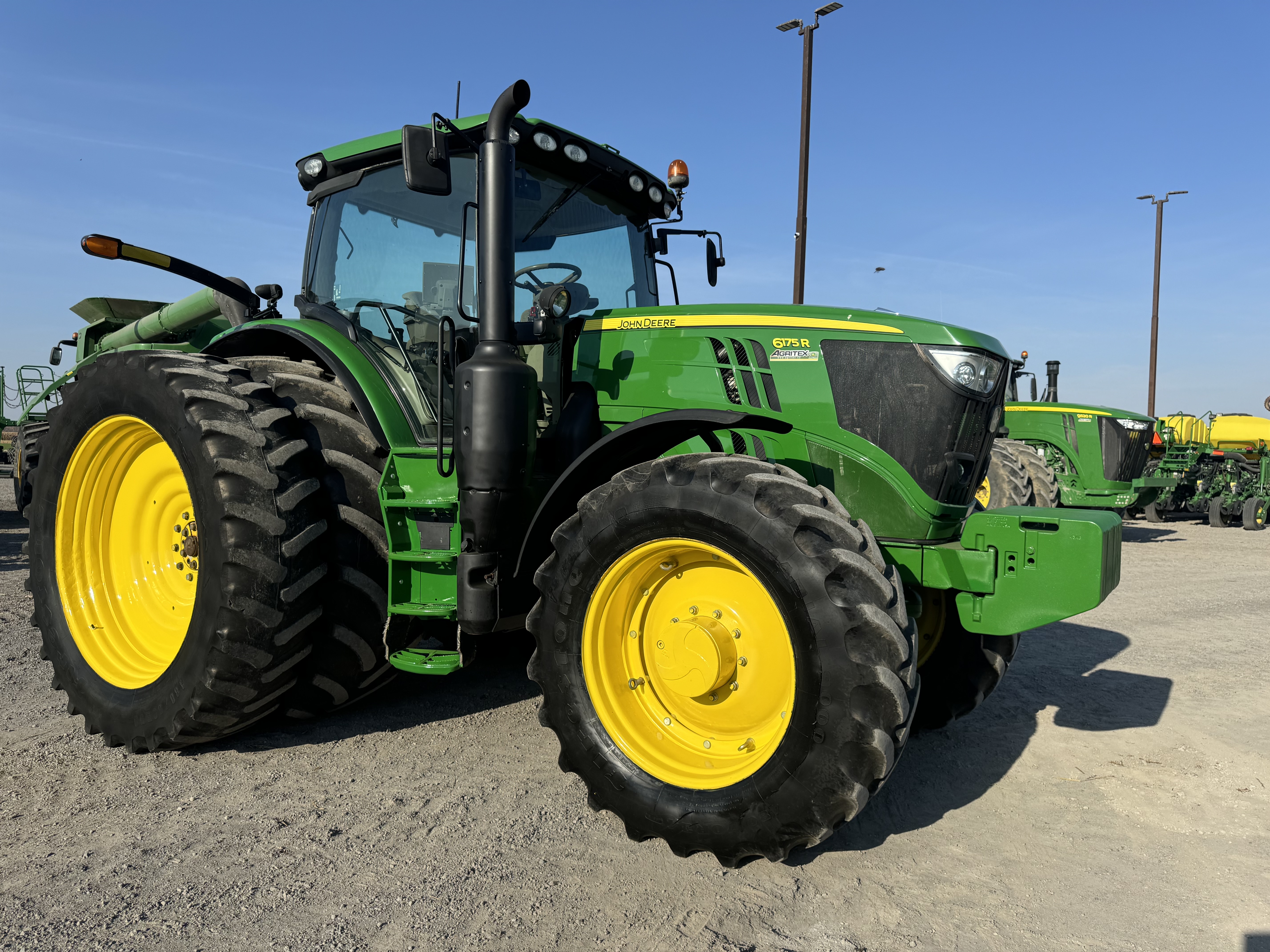 John Deere 6175R 