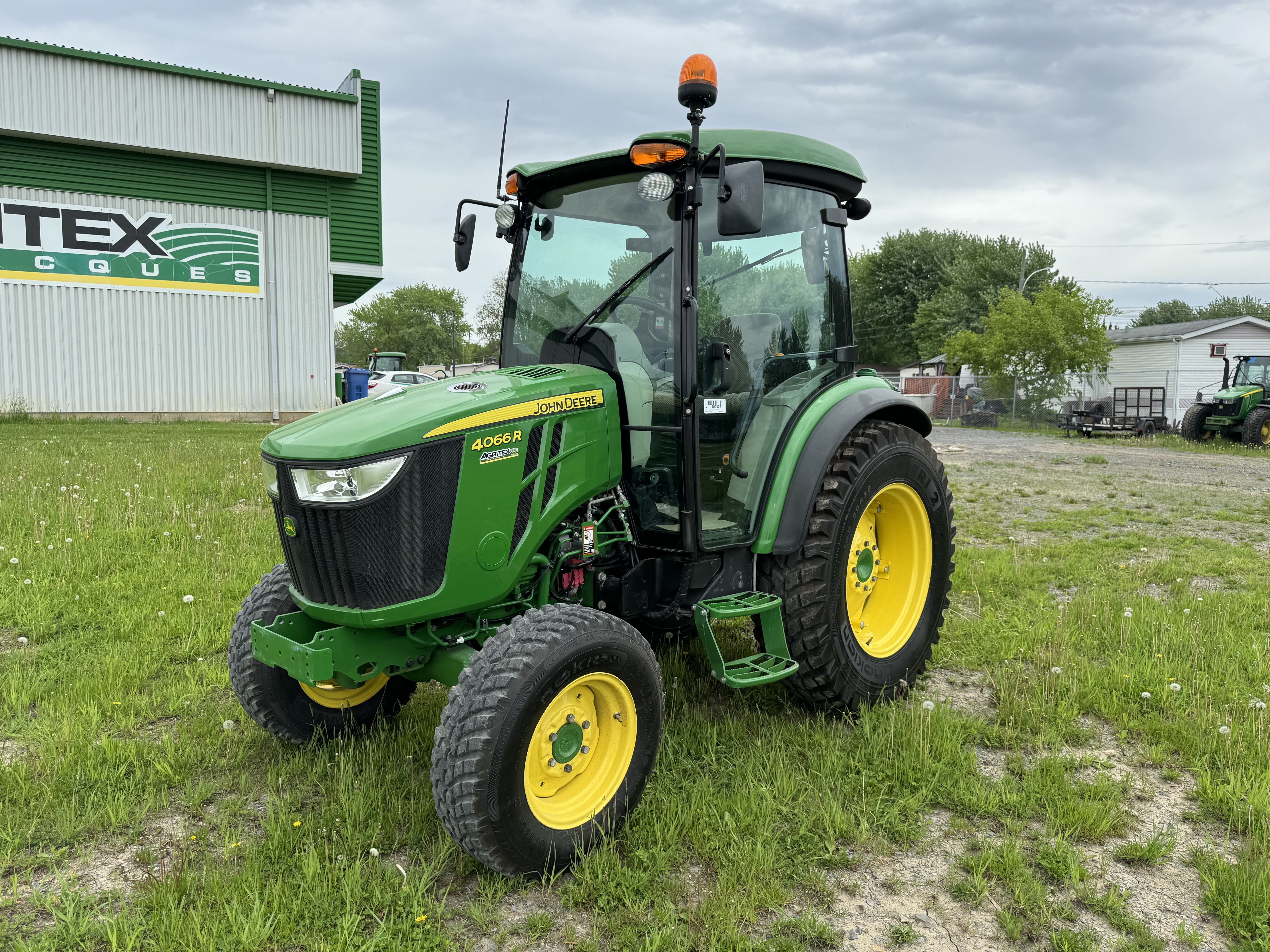 John Deere 4066R NOKIAN 