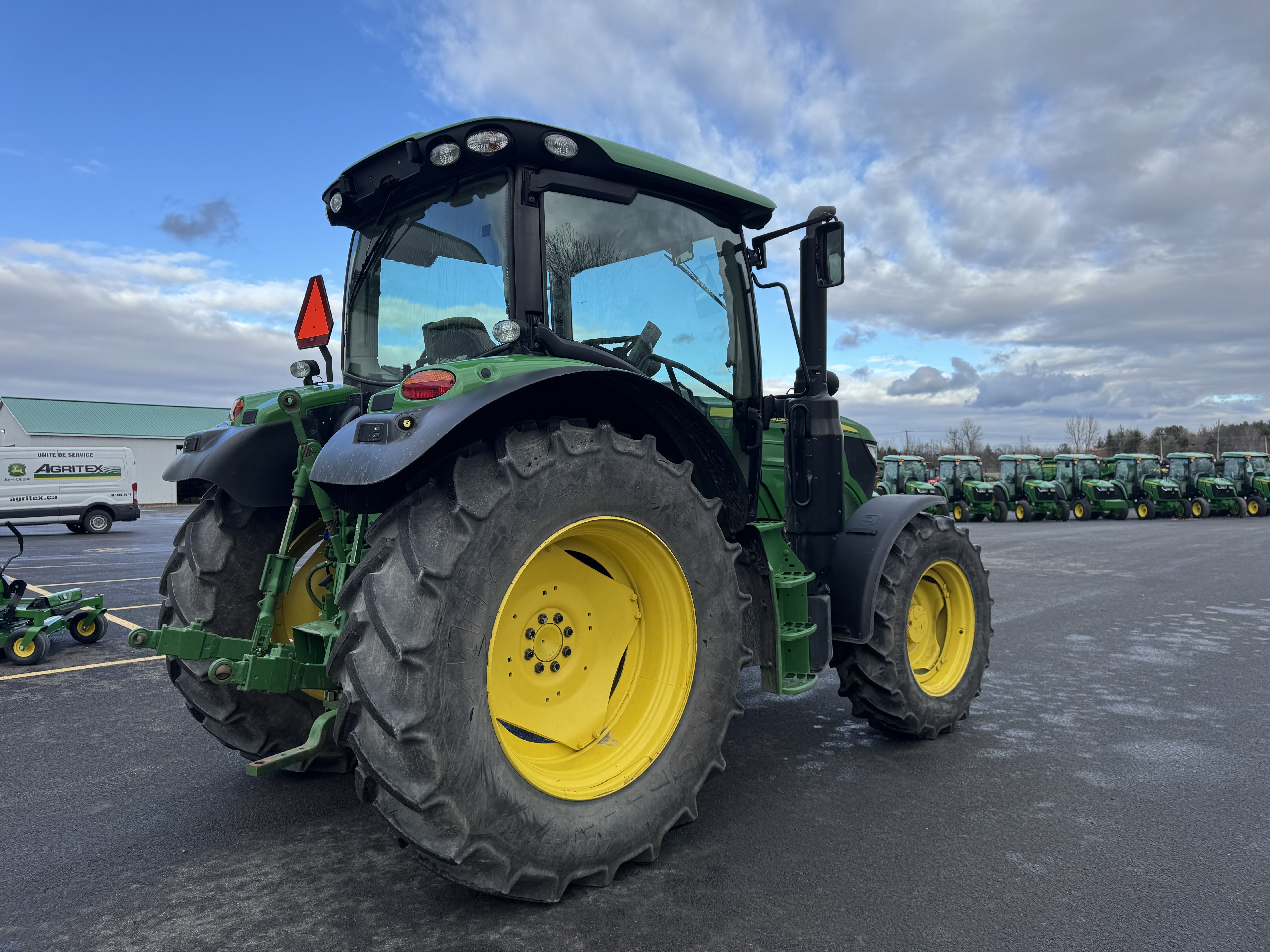 John Deere 6110R