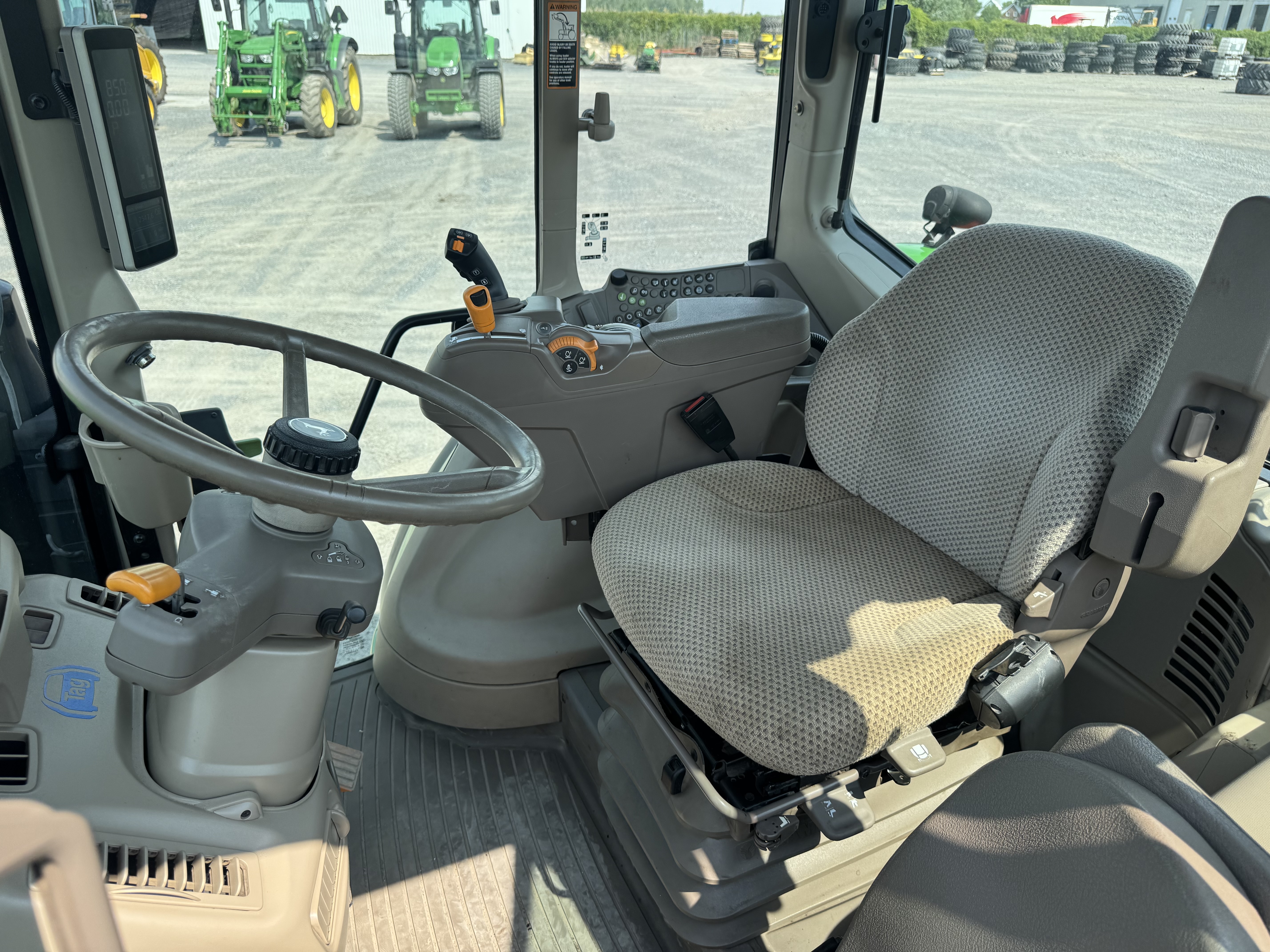 John Deere 6110M 