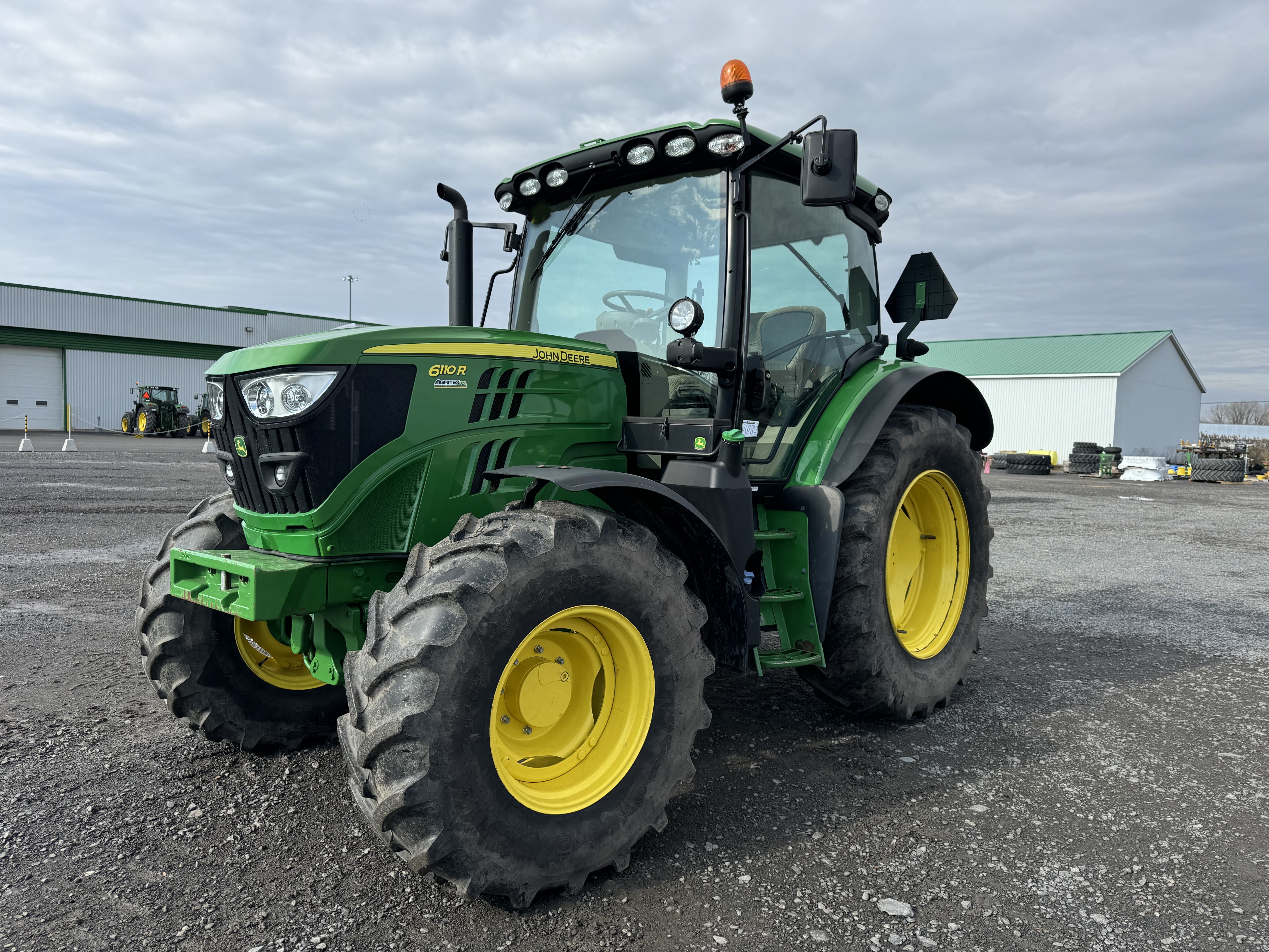 John Deere 6110R 