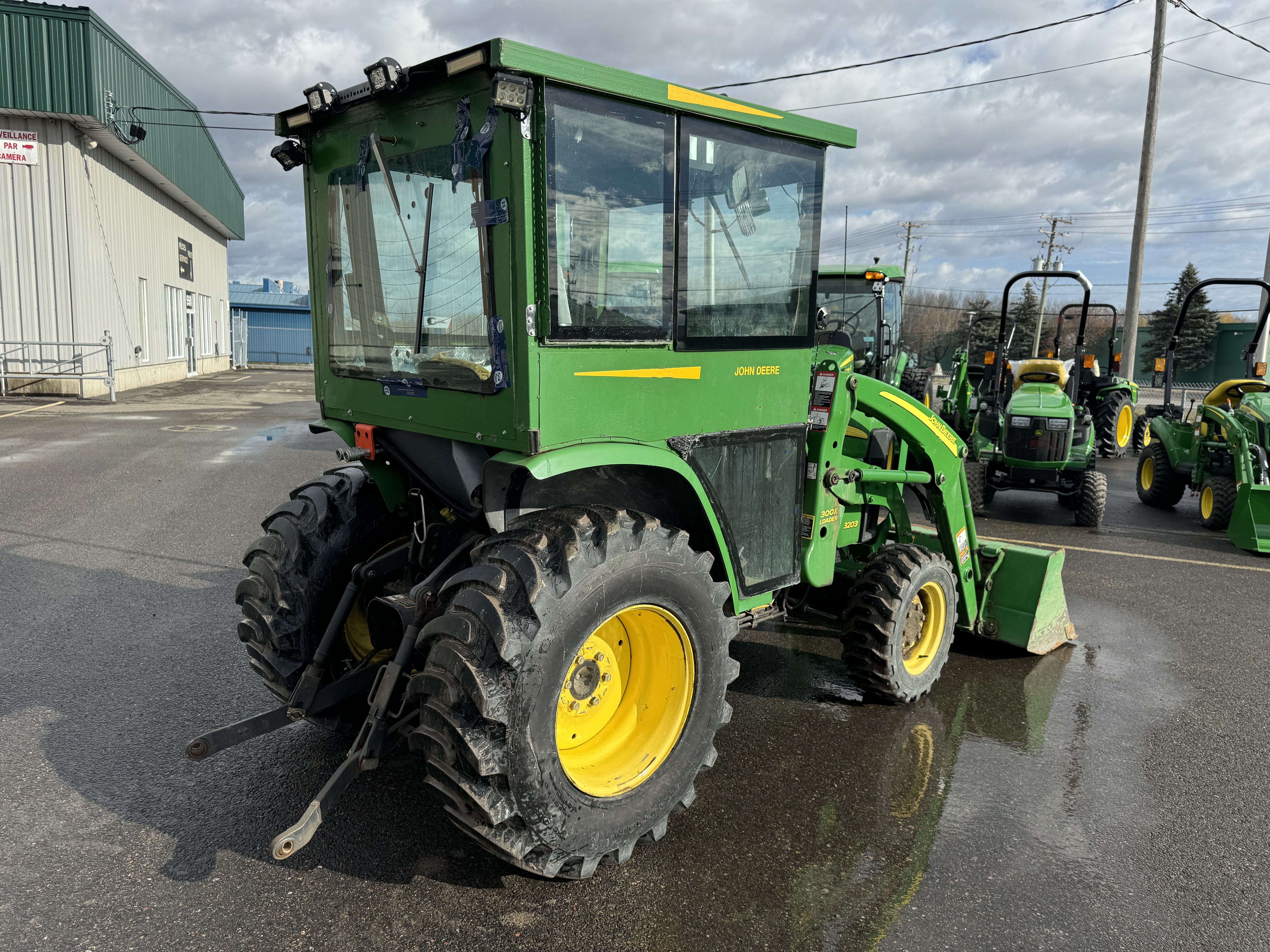 John Deere 3203