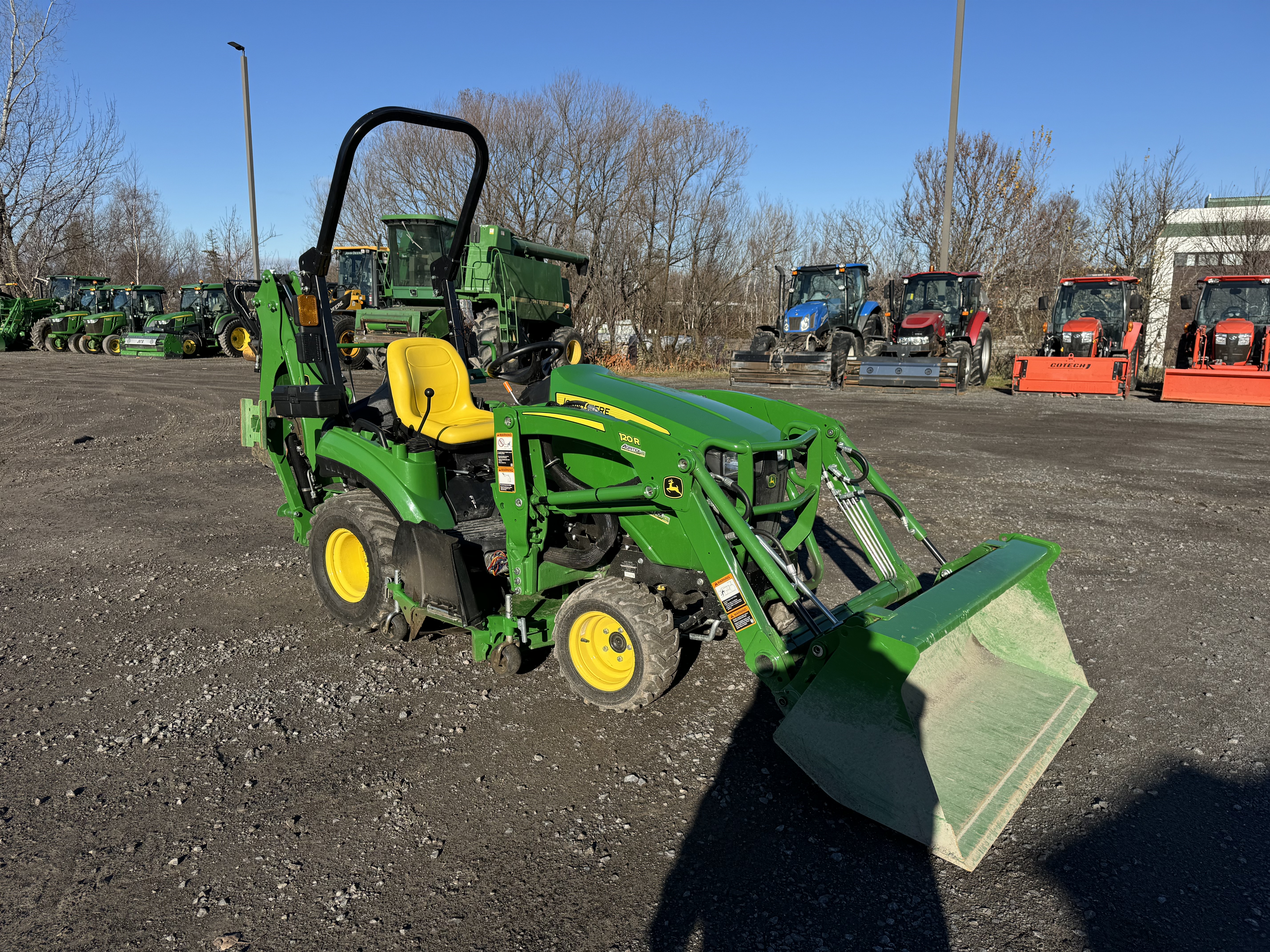 John Deere 1023E TLB