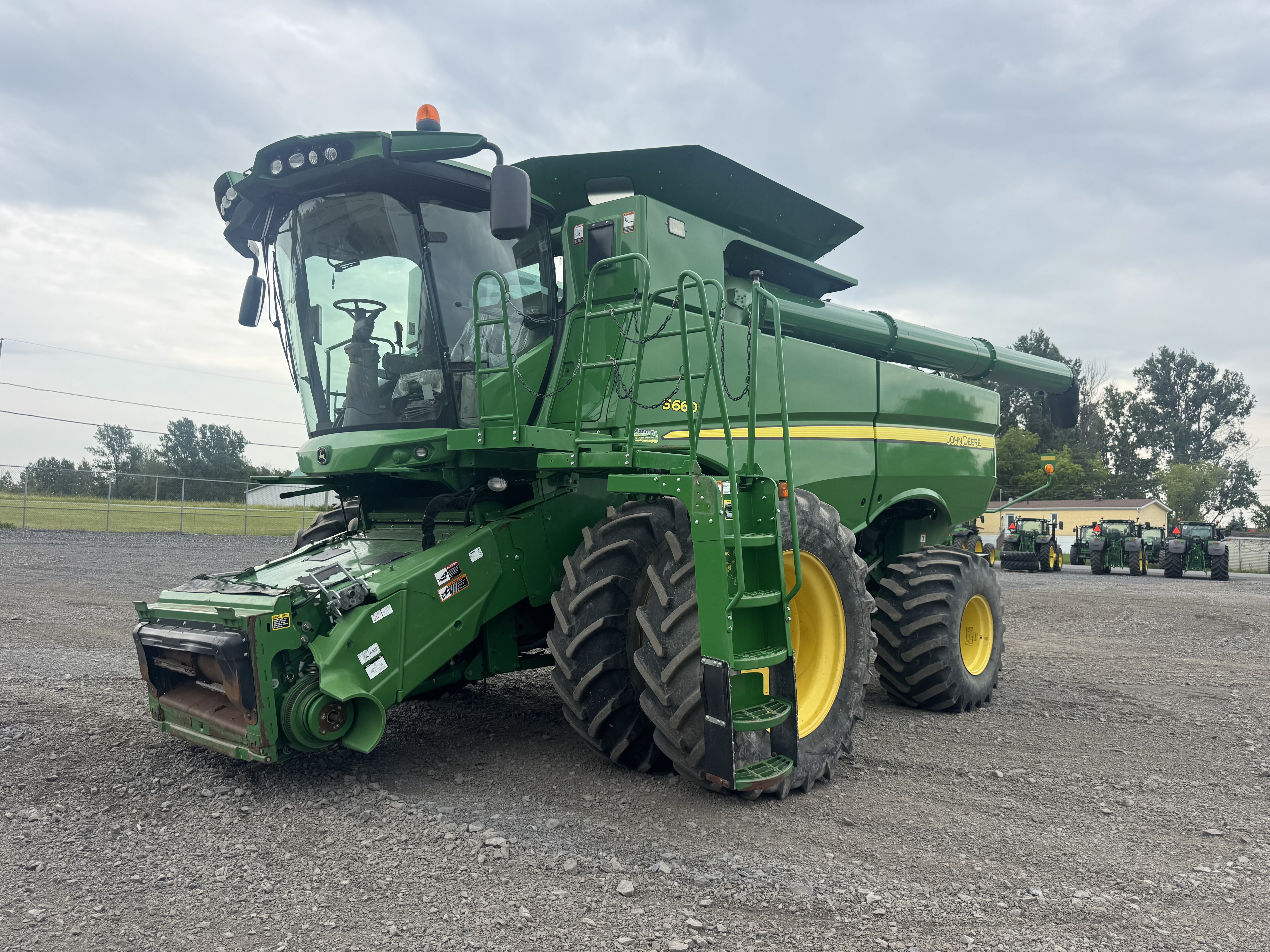 John Deere S660