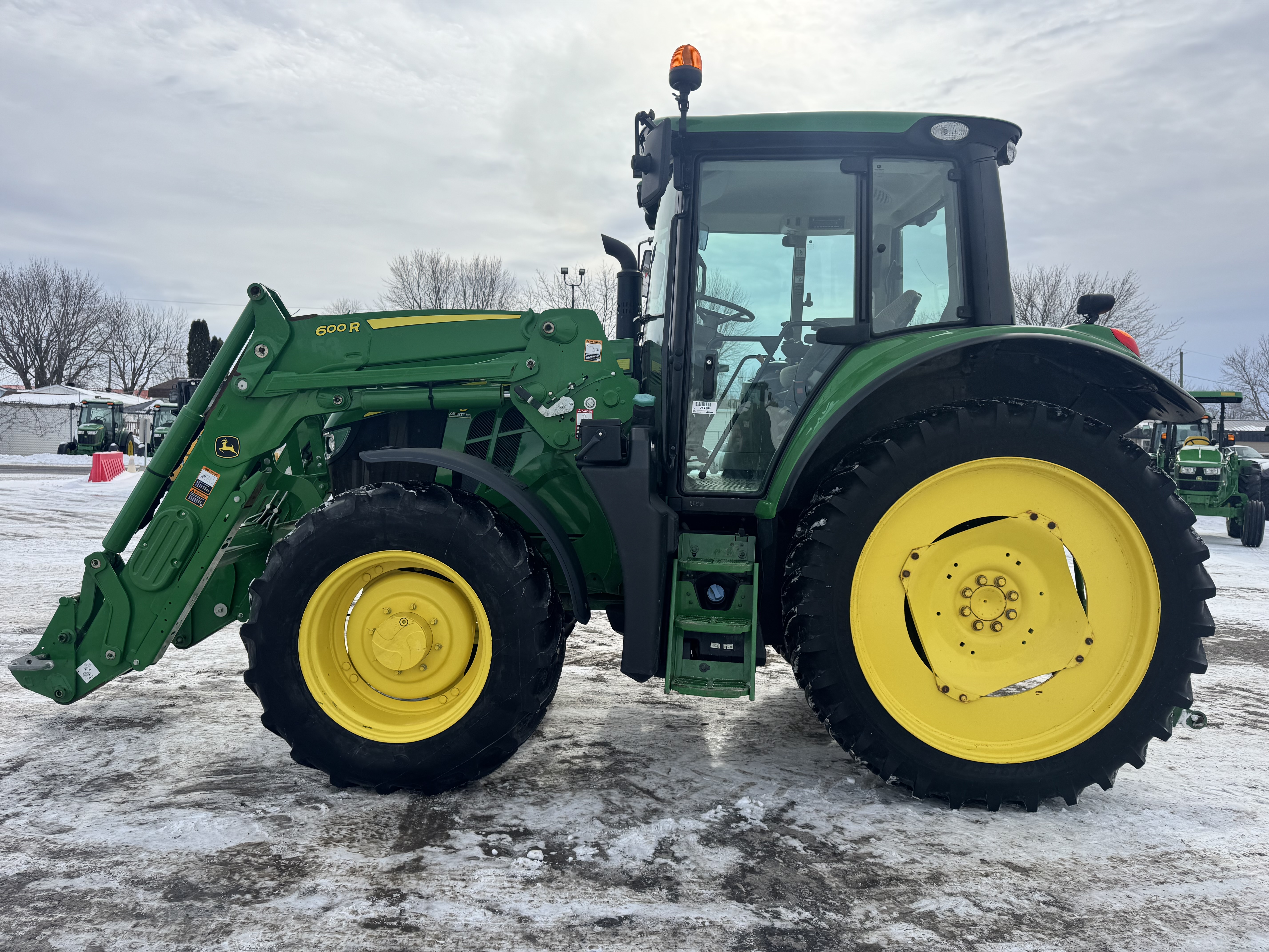 John Deere 6110M