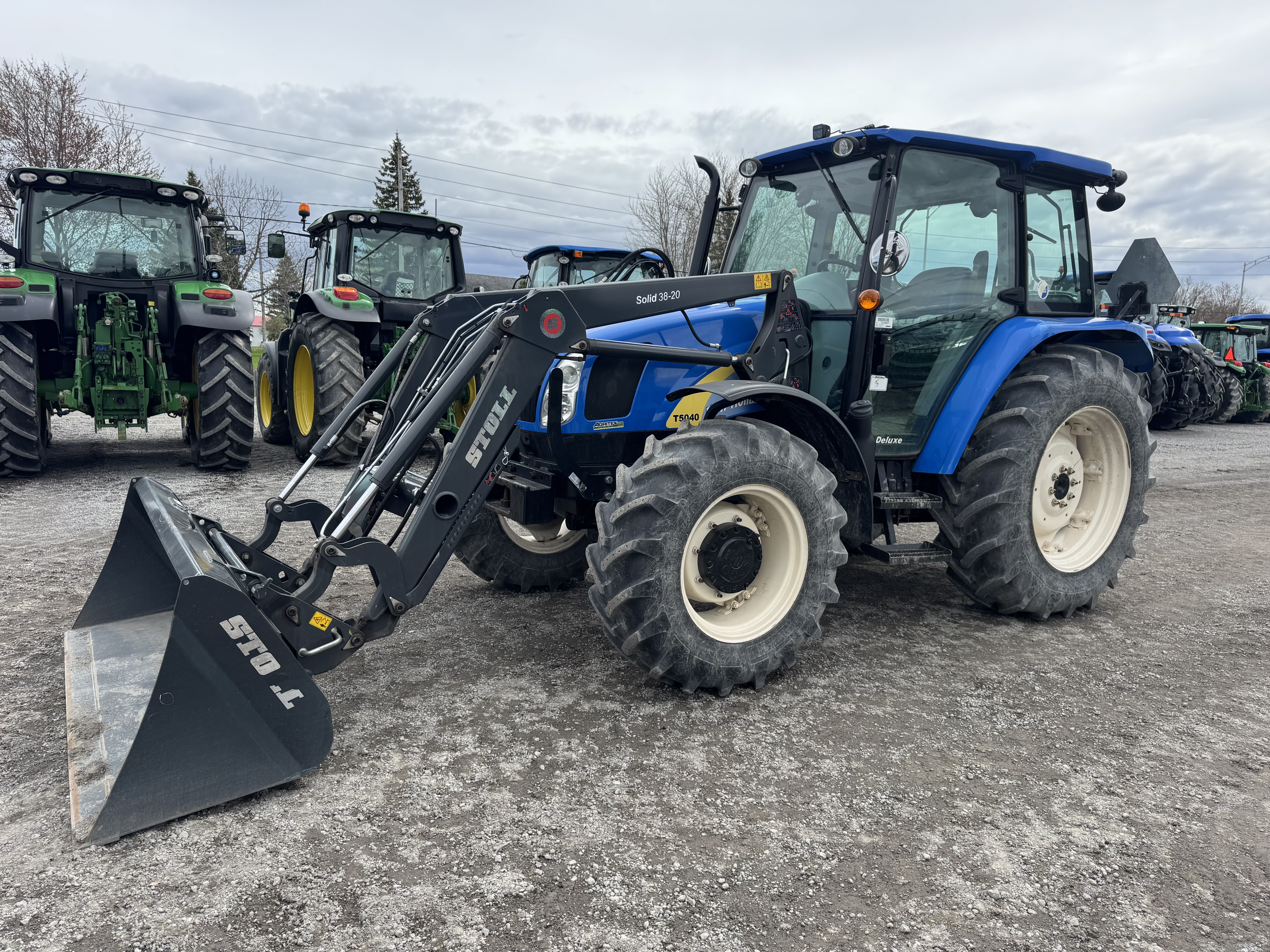 New Holland T5040  