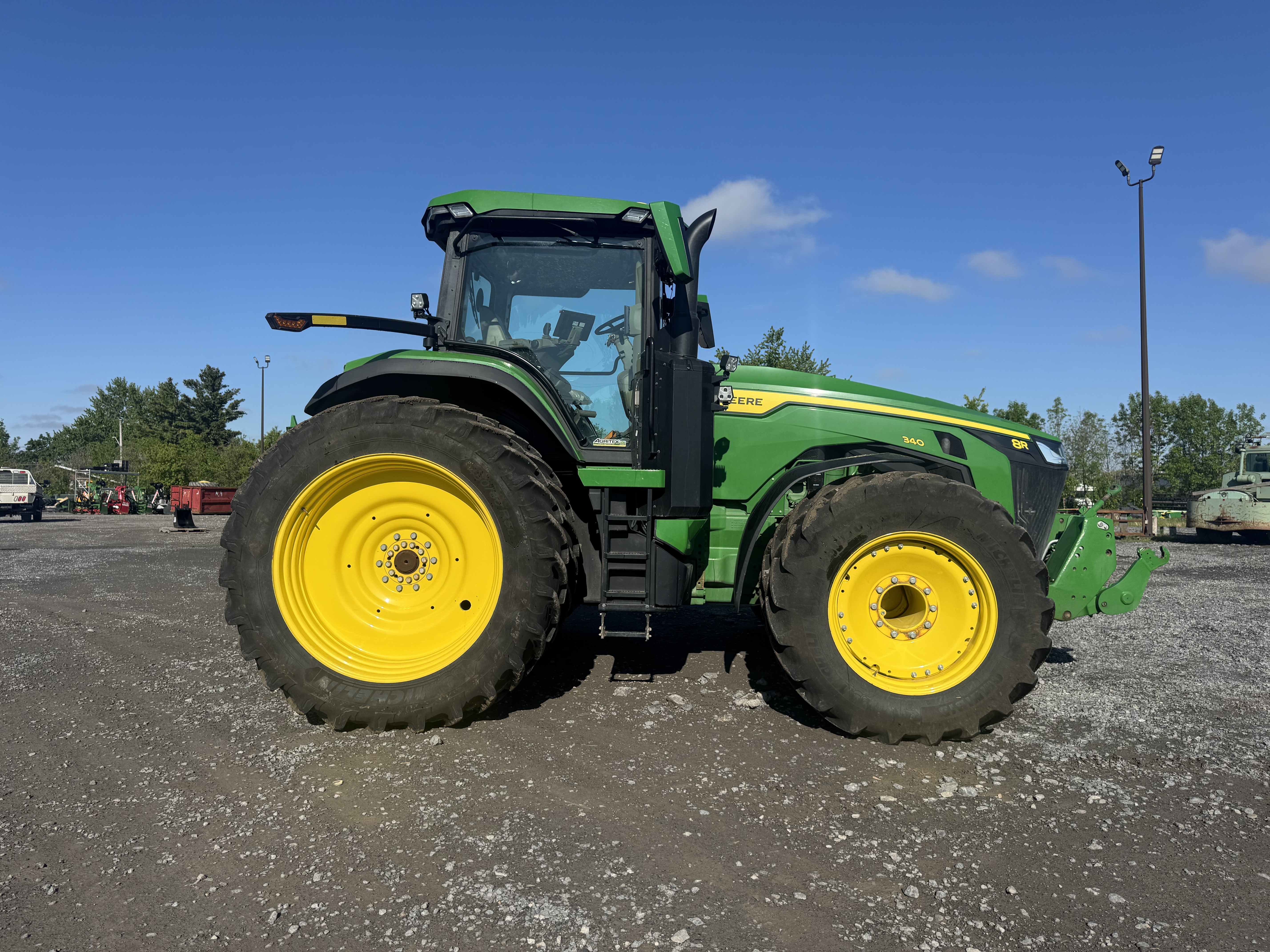 John Deere 8R 340 FRT HITCH PTO