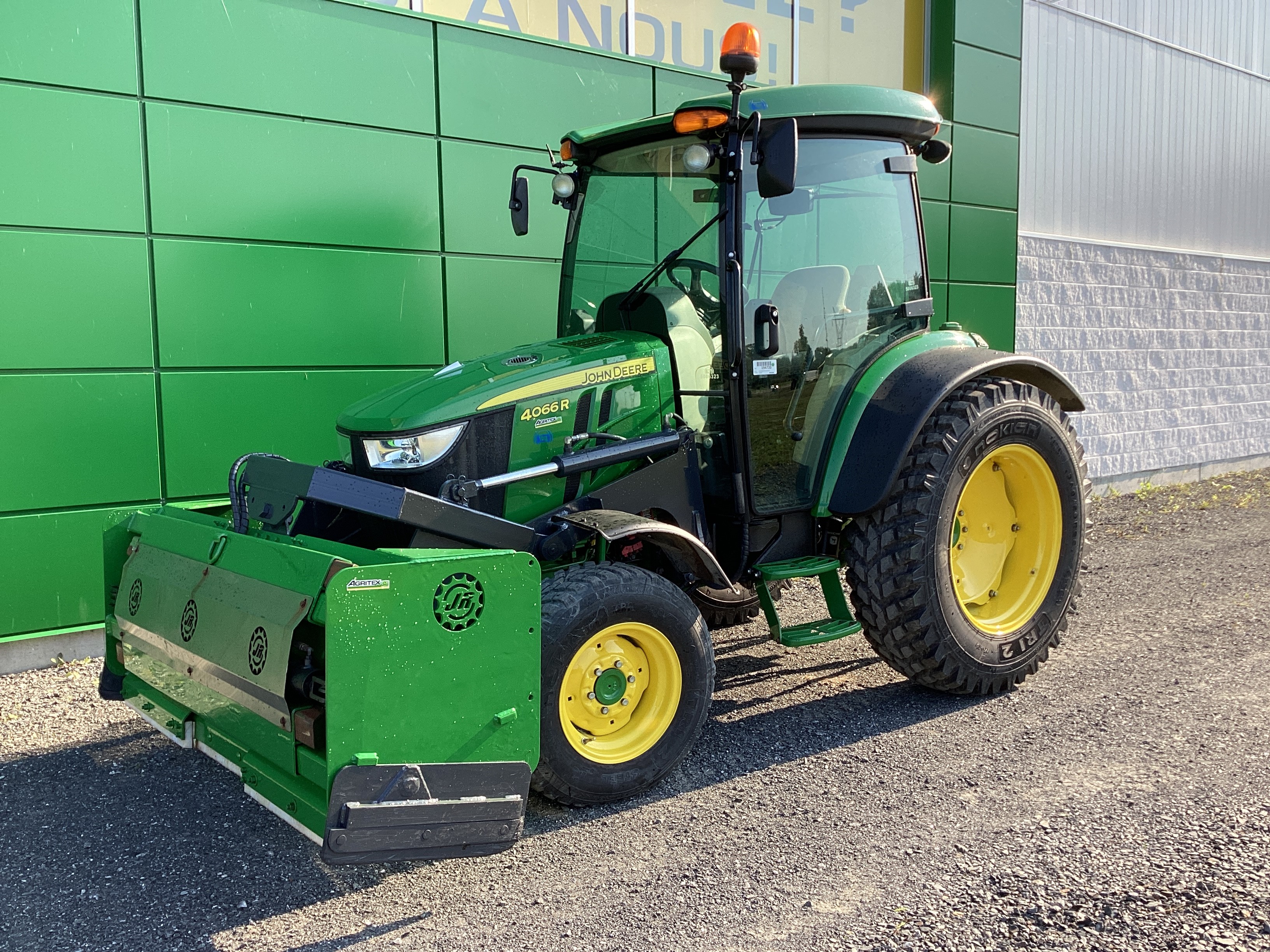 John Deere 4066R GRATTE NOKIAN 