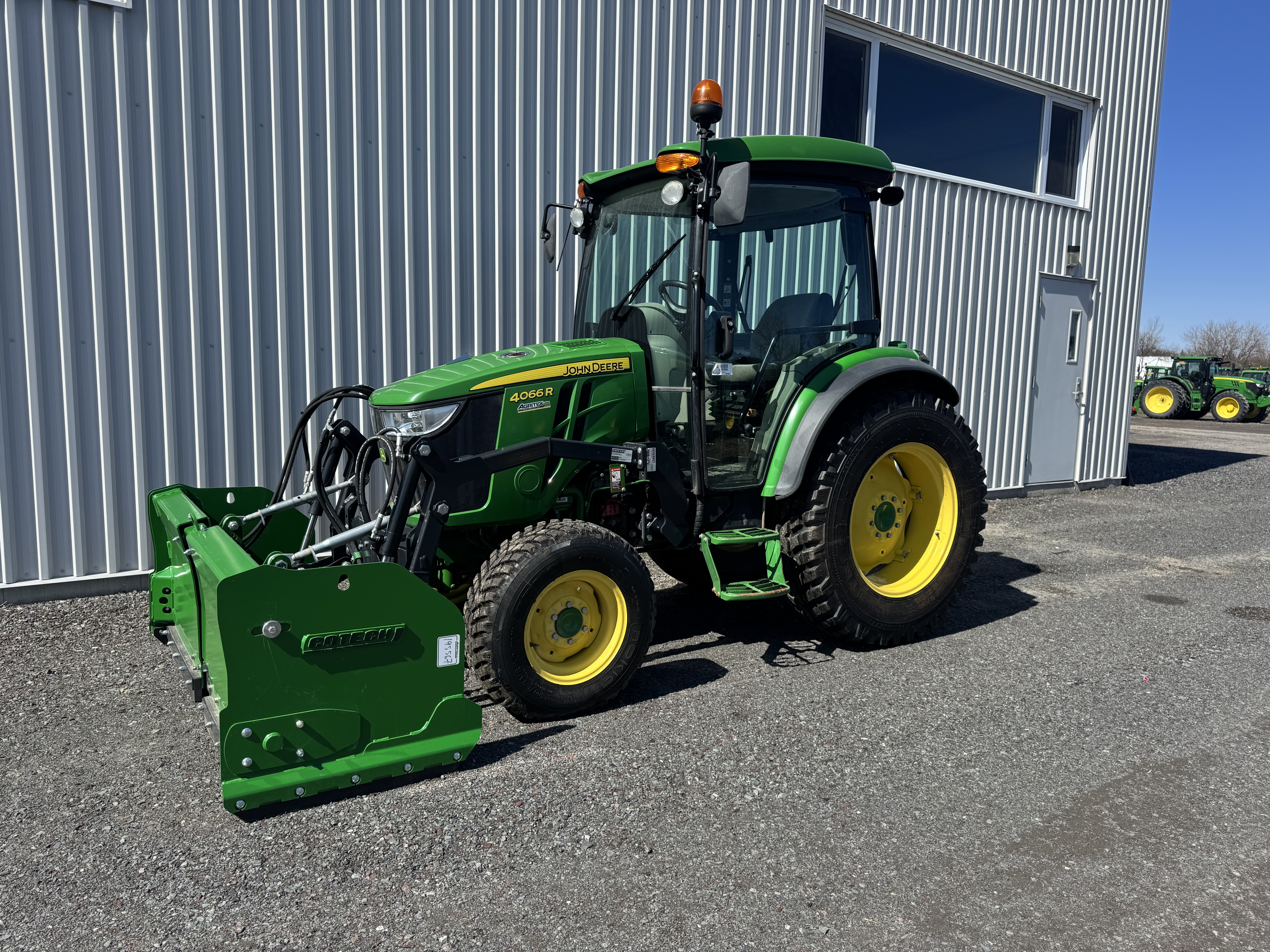 John Deere 4066R GRATTE NOKIAN  