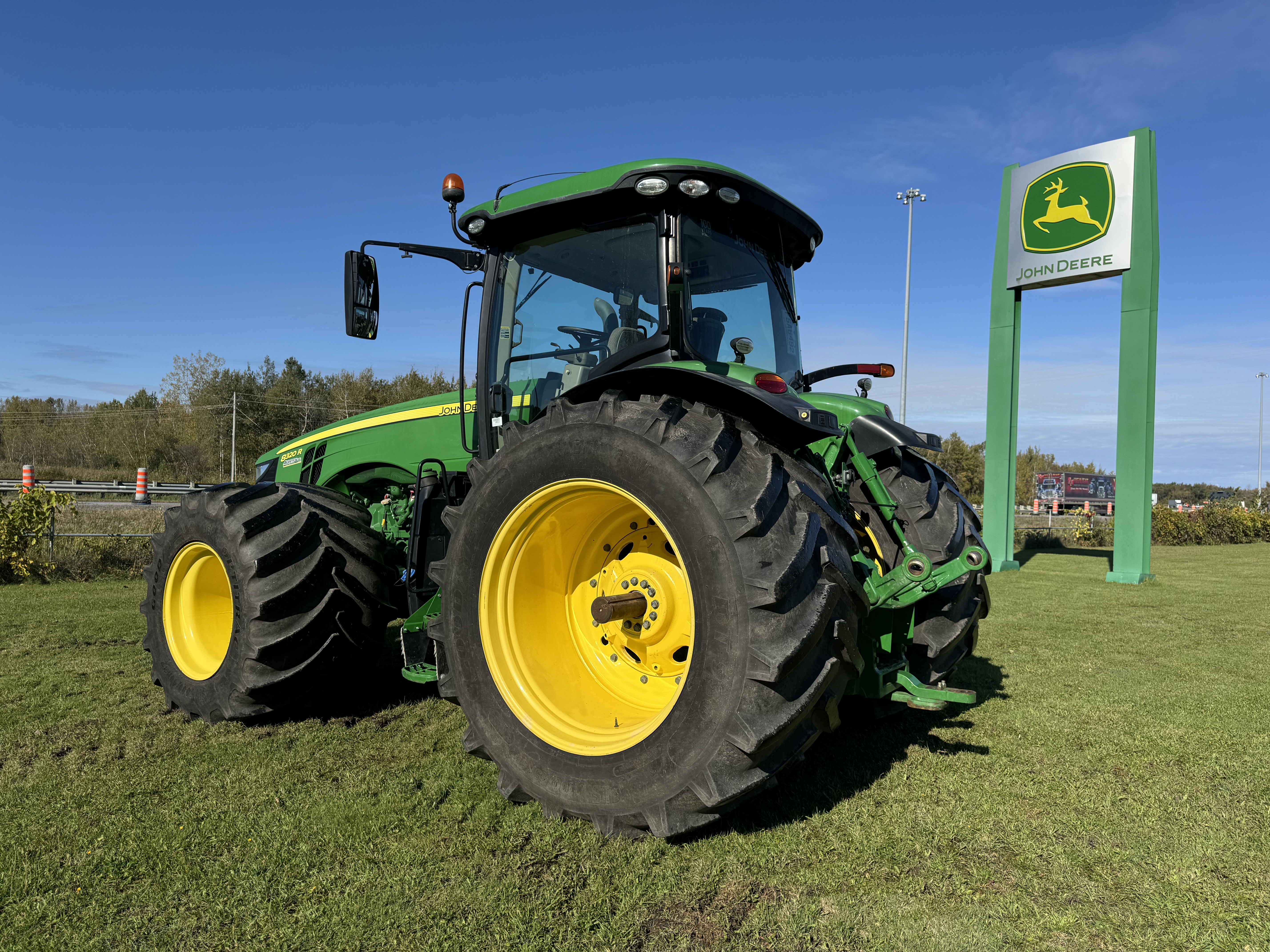 John Deere 8320R 