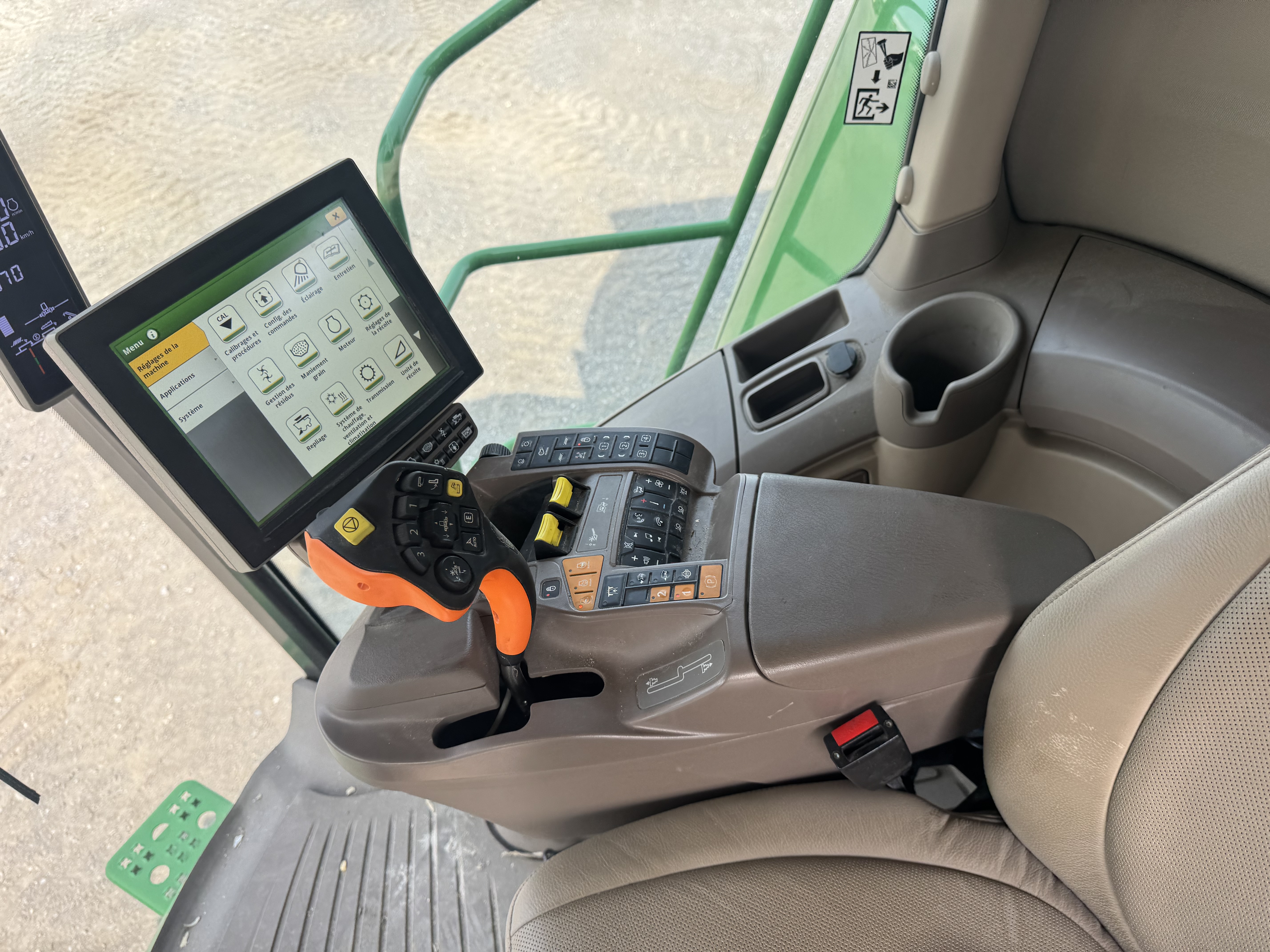 John Deere S790 track