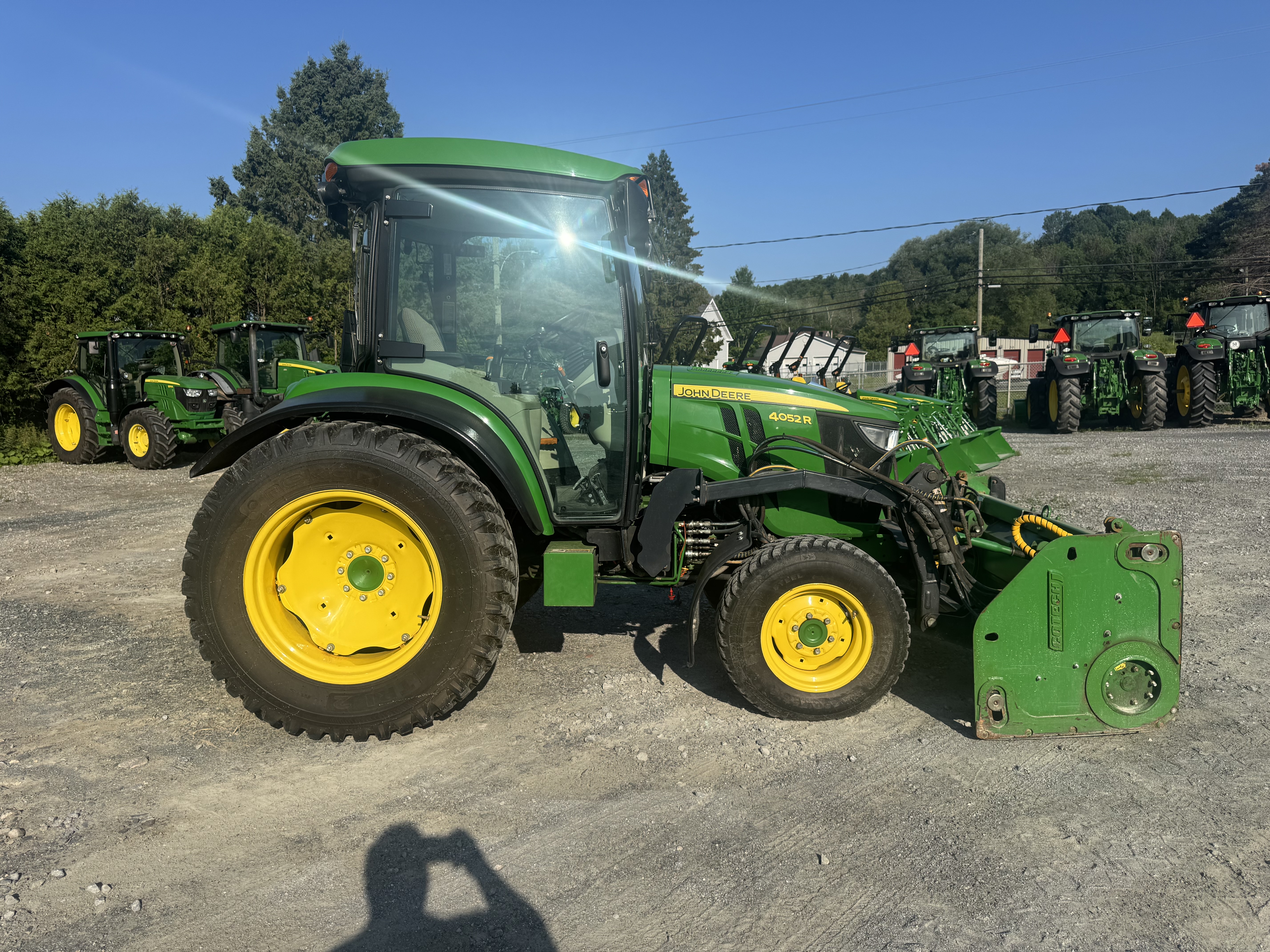 John Deere 4052R GRATTE NOKIAN 