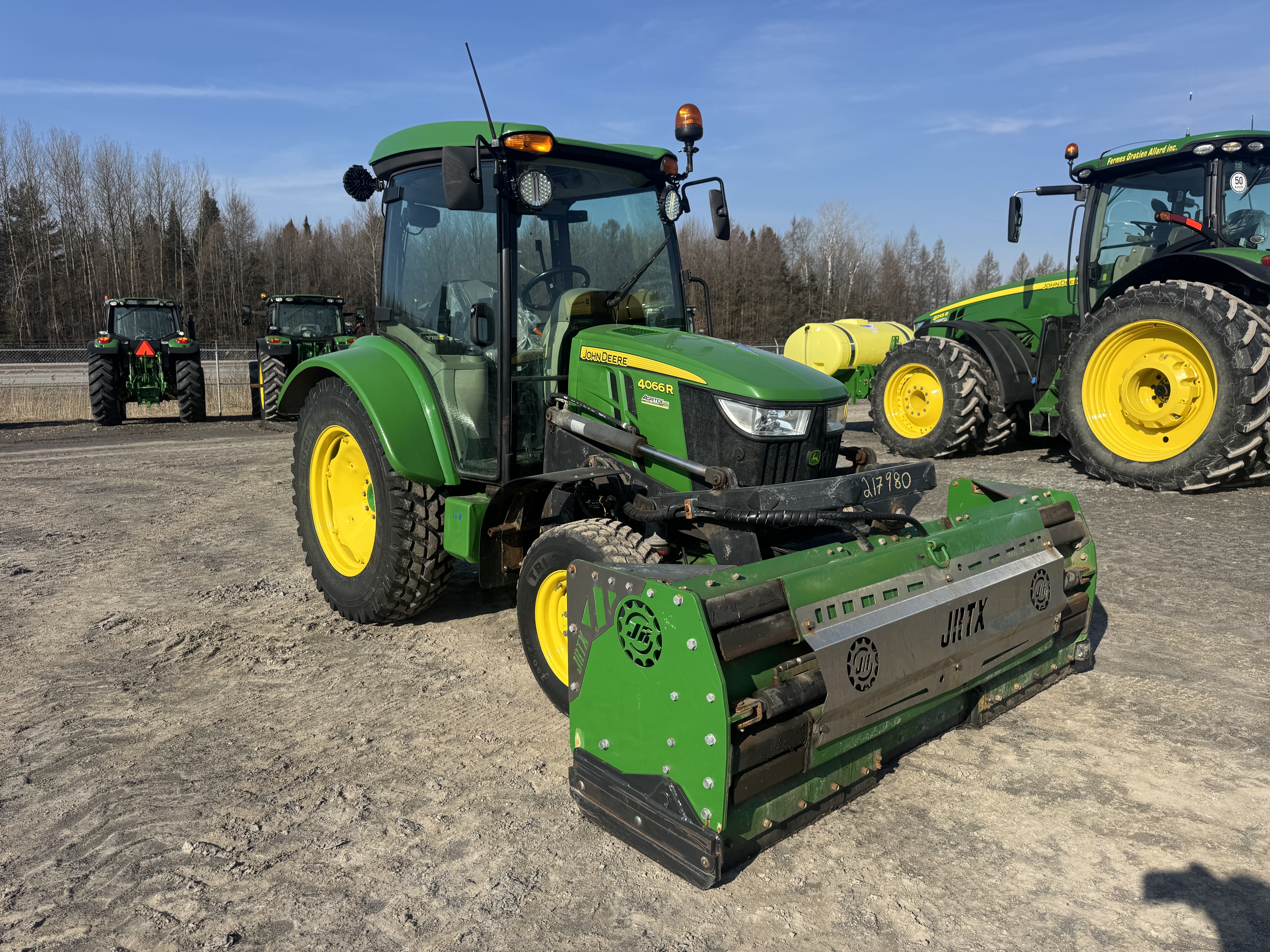 John Deere 4066R GRATTE NOKIAN    