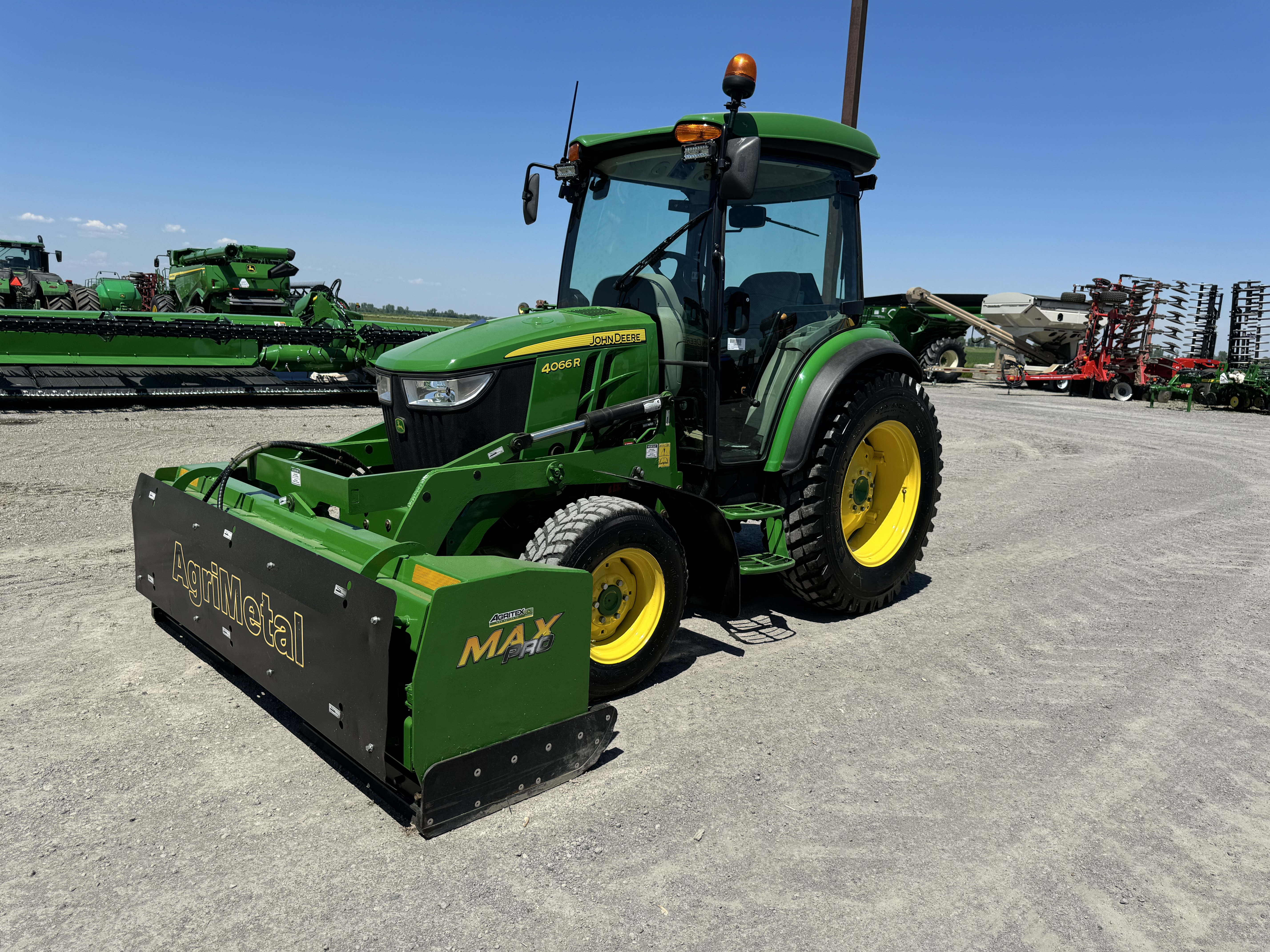 John Deere 4066R GRATTE NOKIAN   