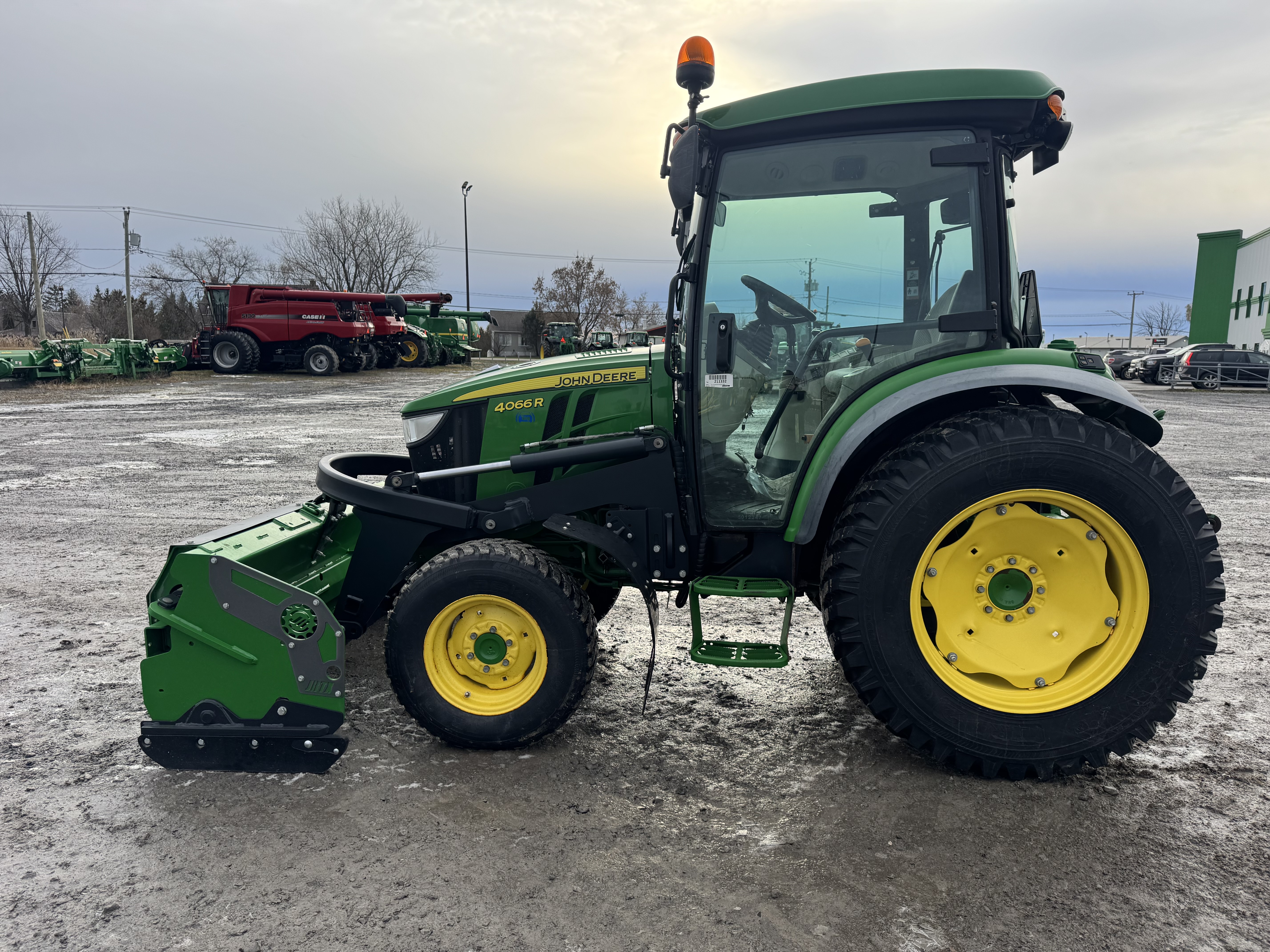 John Deere 4066R NOKIAN GRATTE