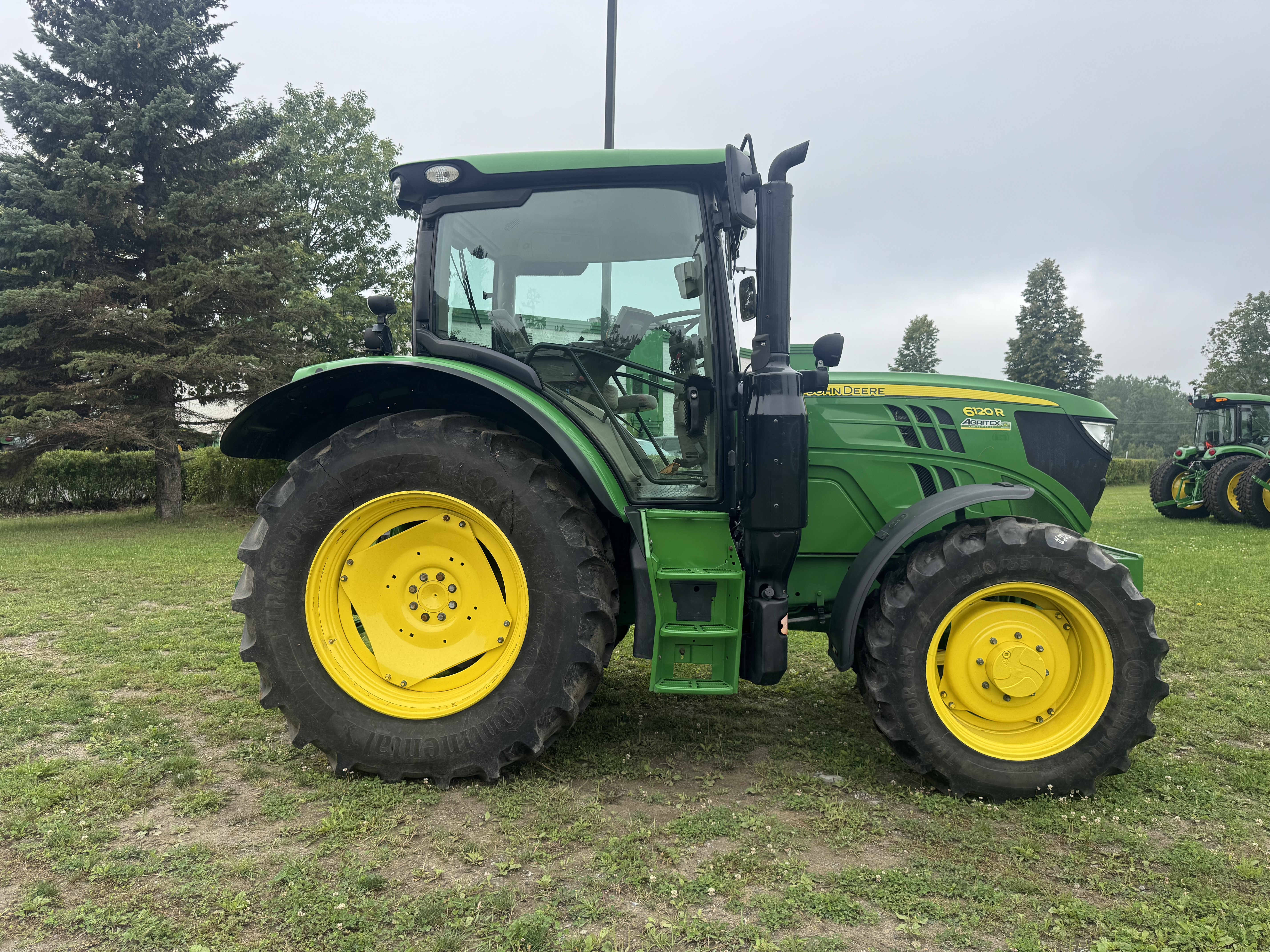 John Deere 6120R