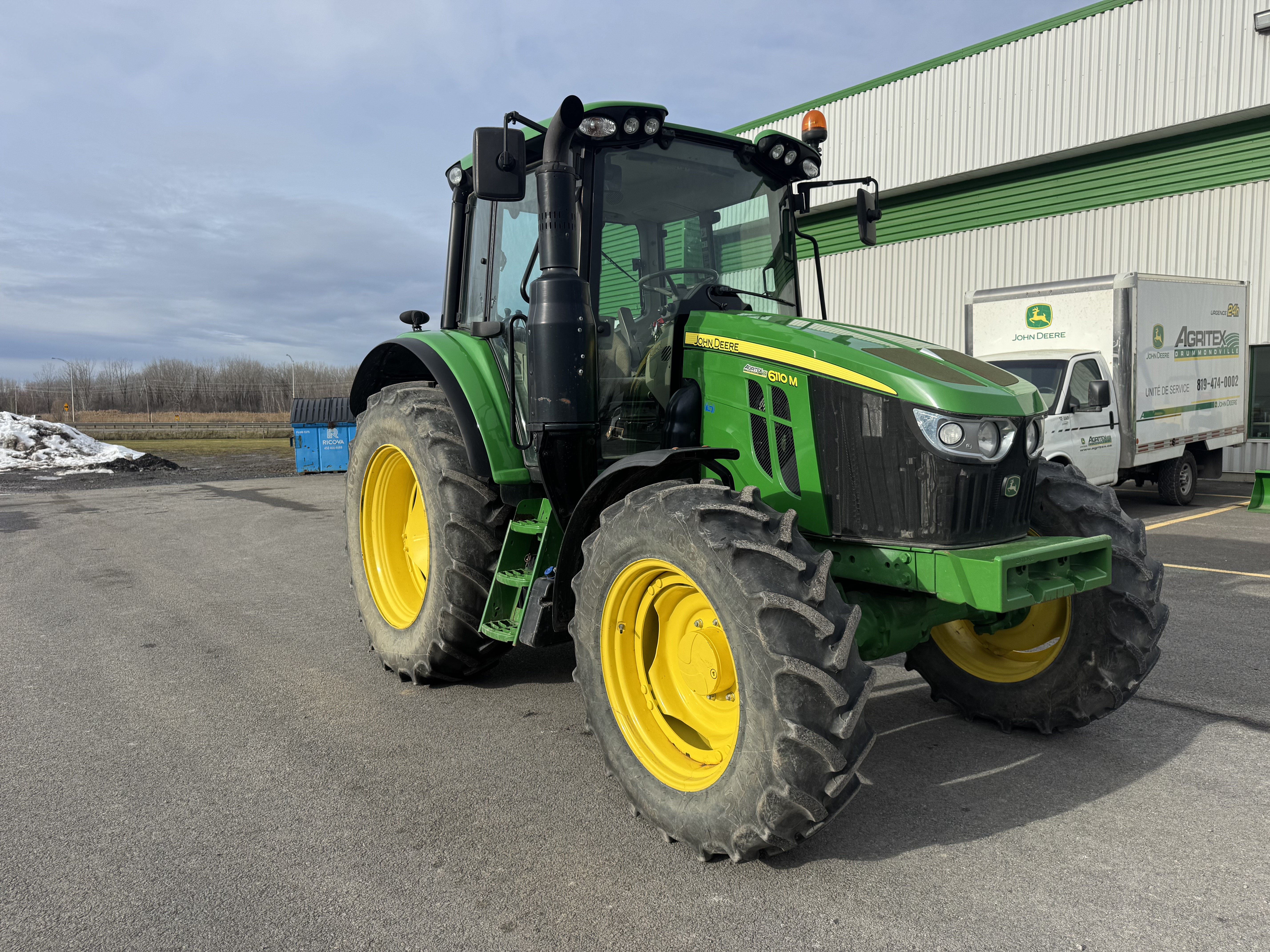 John Deere 6110M