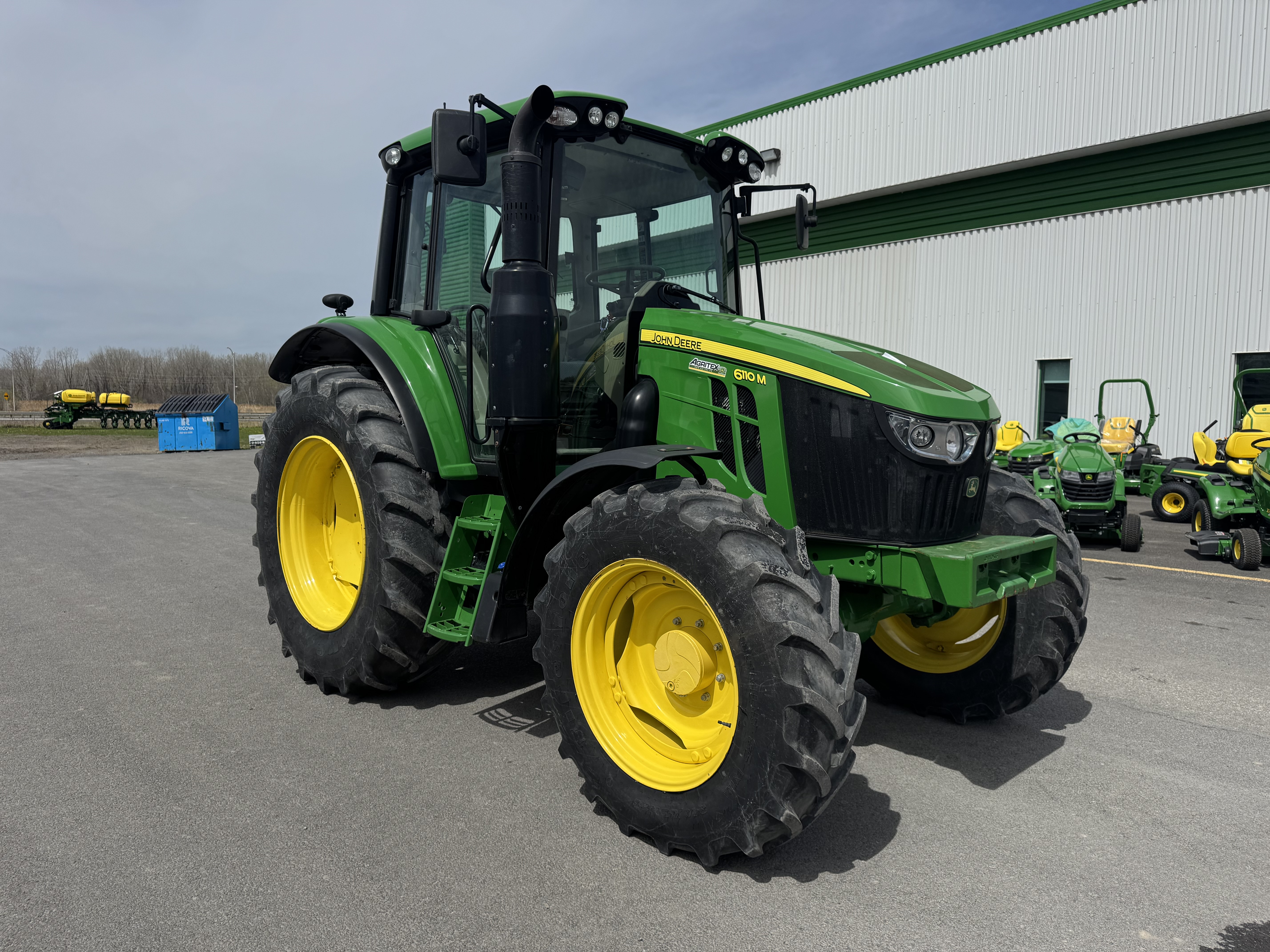 John Deere 6110M