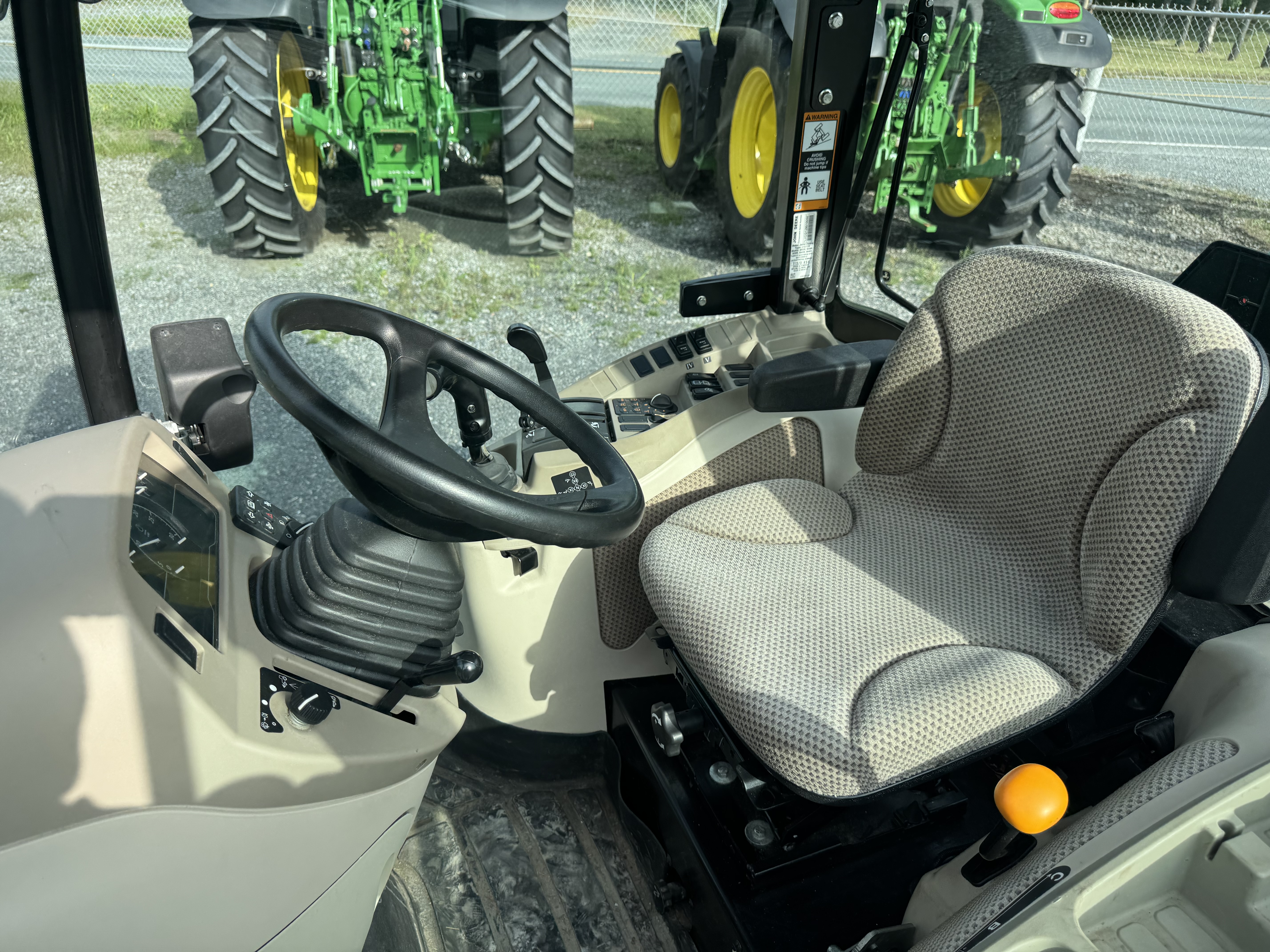 John Deere 3046R GRATTE