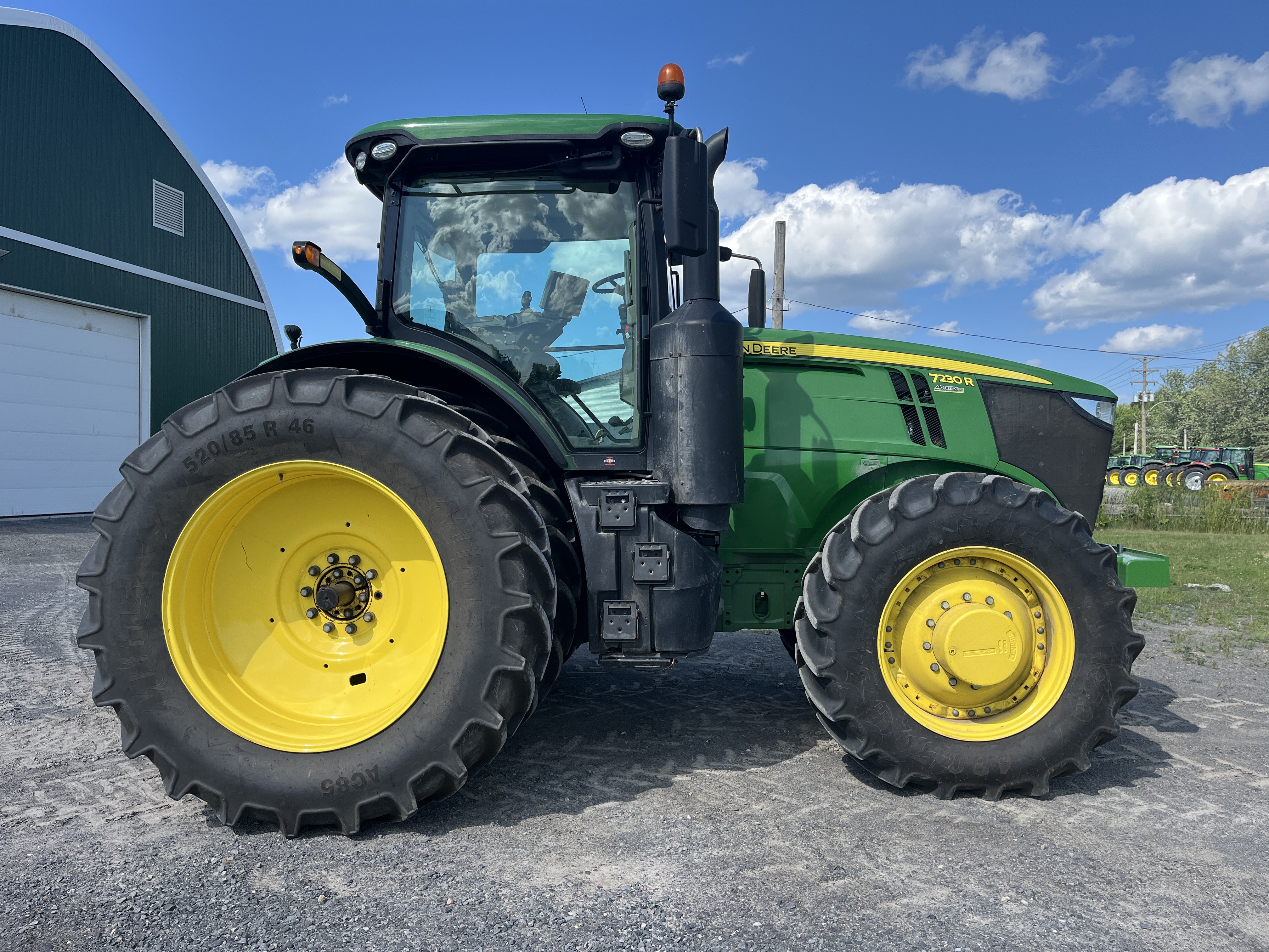 John Deere 7230R