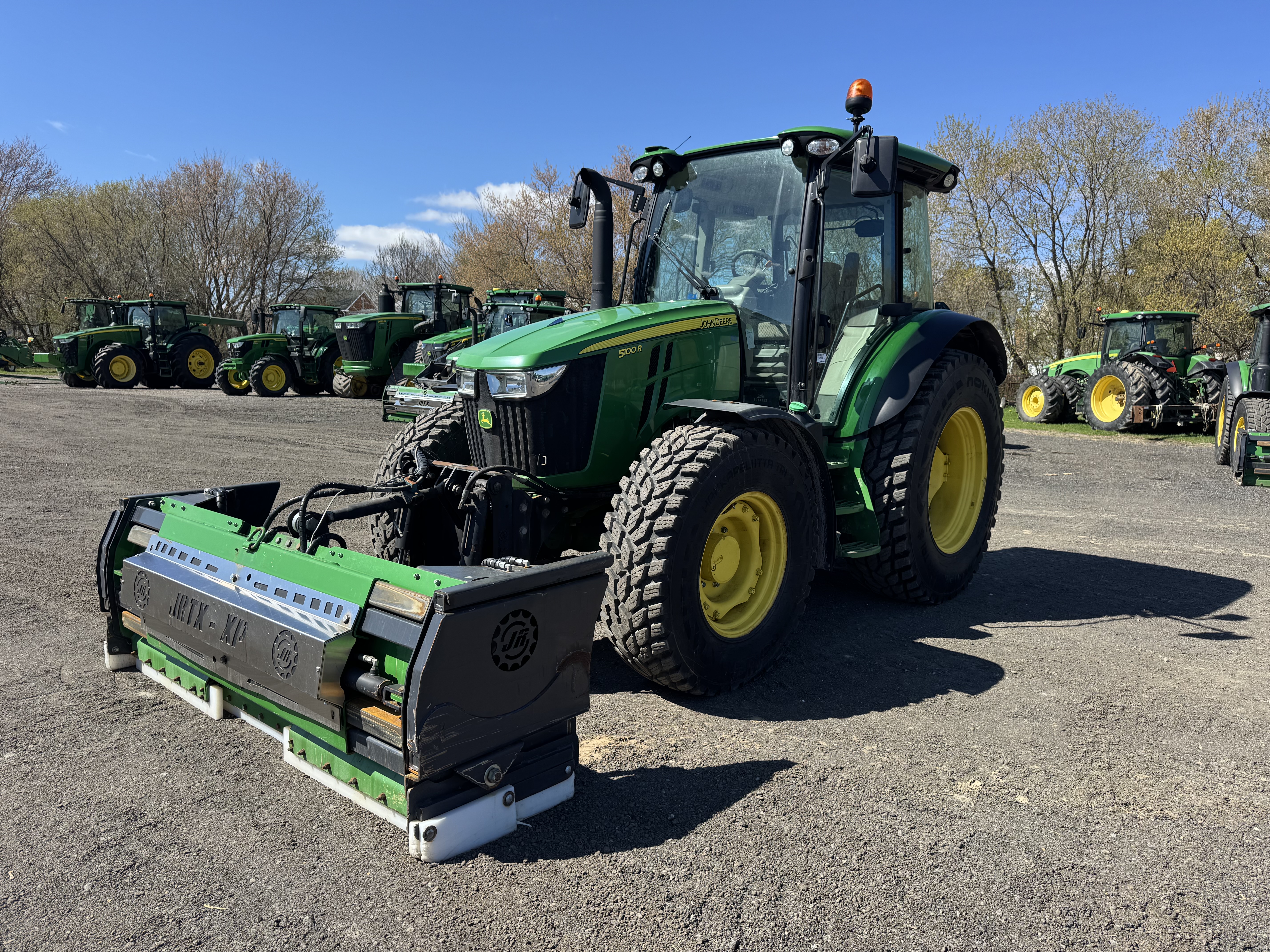 John Deere 5100R NOKIAN JRTX-XP