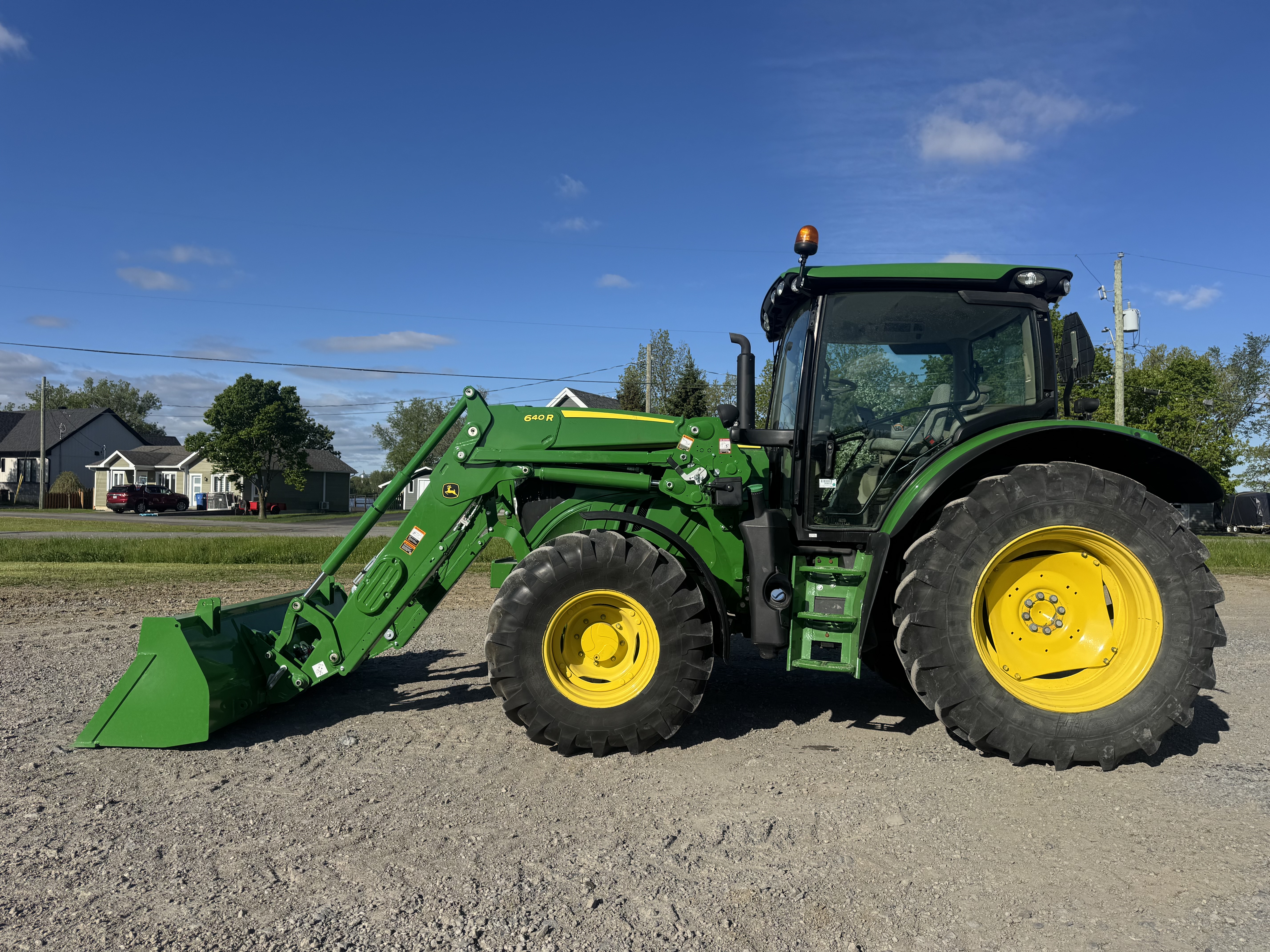 John Deere 6120R 