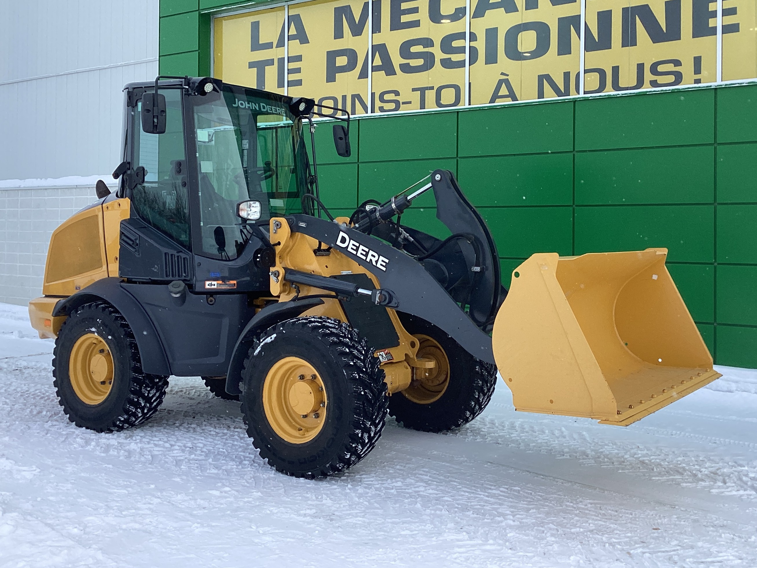 John Deere 244L