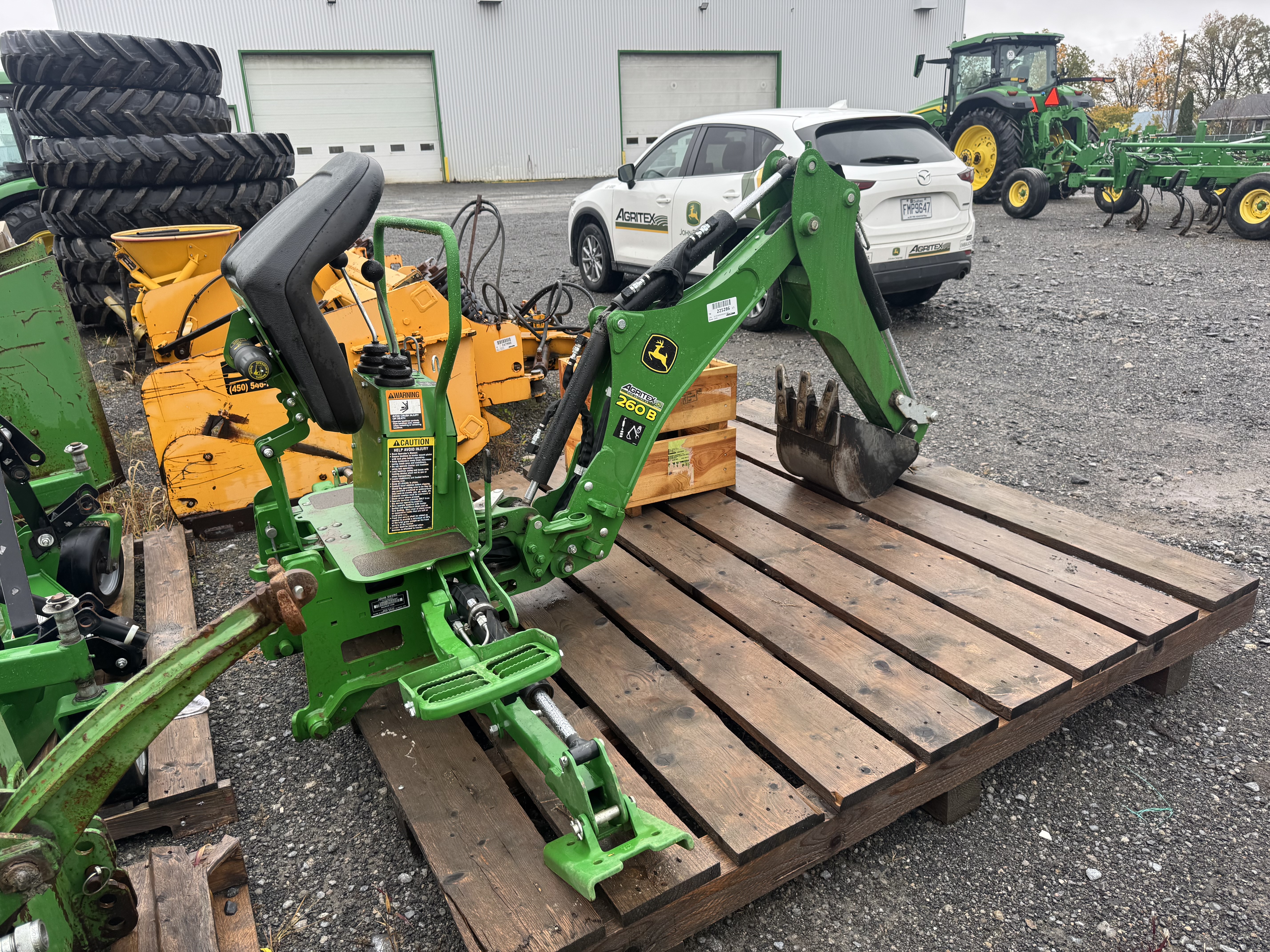 John Deere 260B