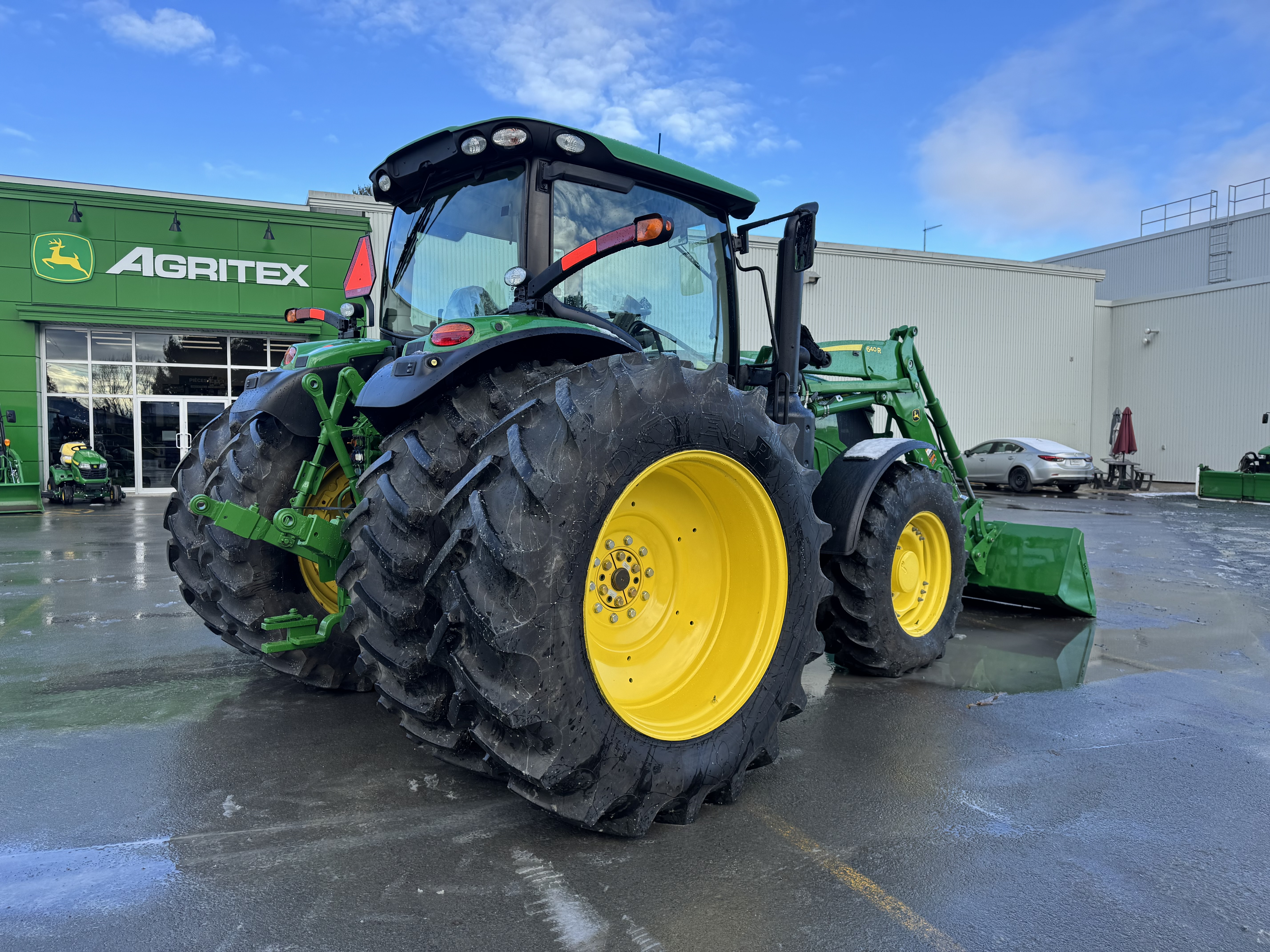 John Deere 6145R   