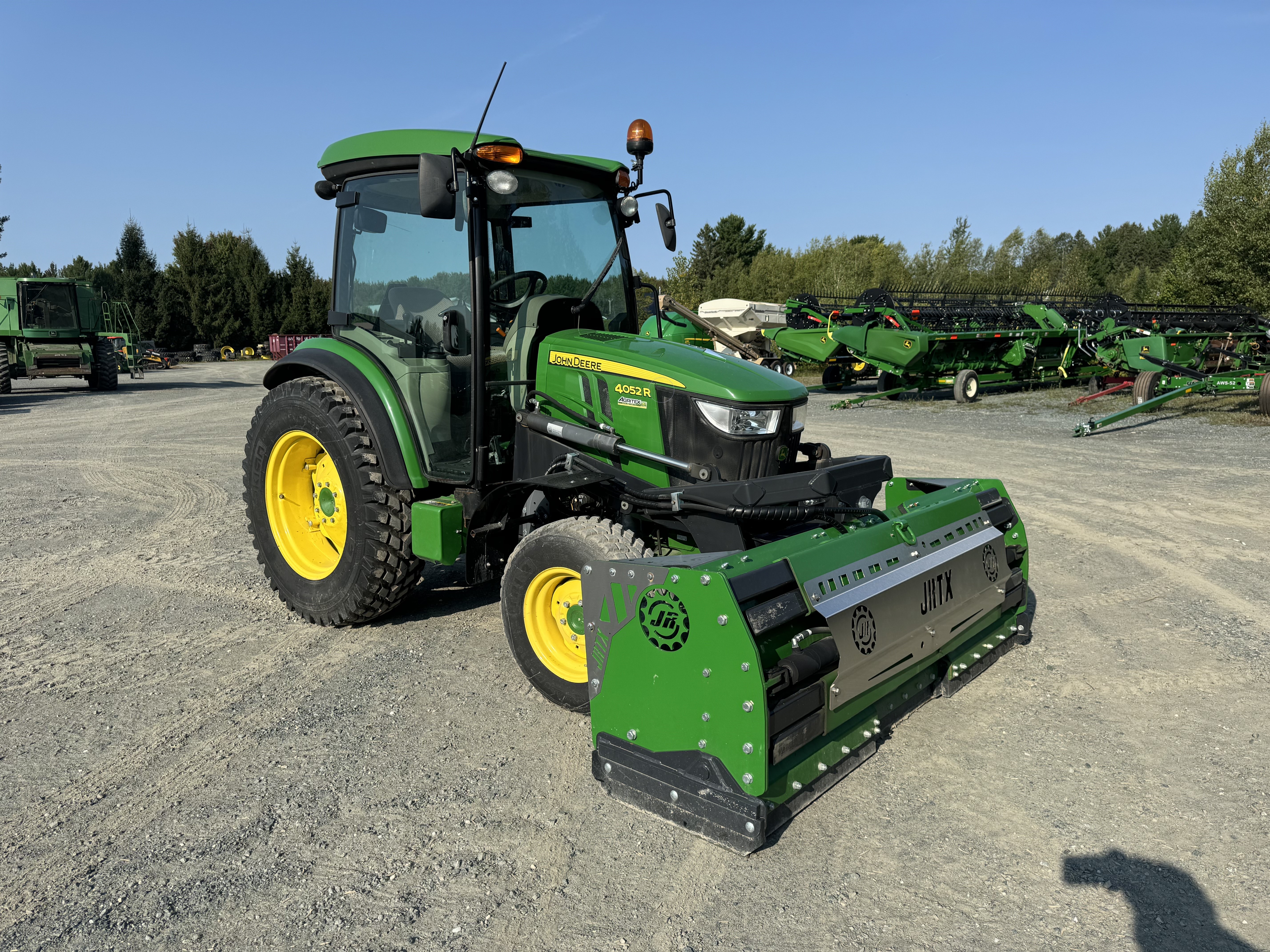 John Deere 4052R GRATTE NOKIAN 