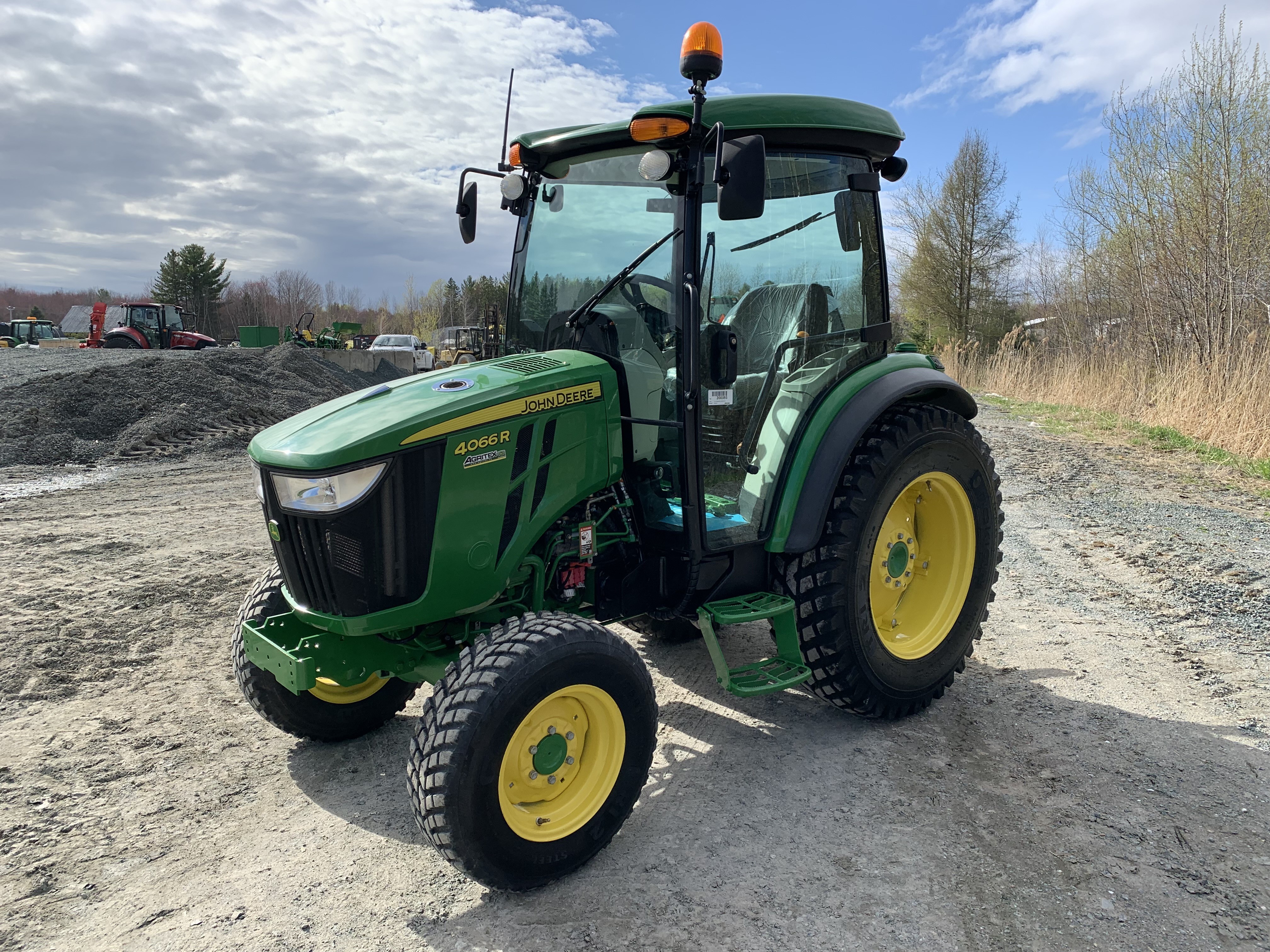 John Deere 4066R NOKIAN 