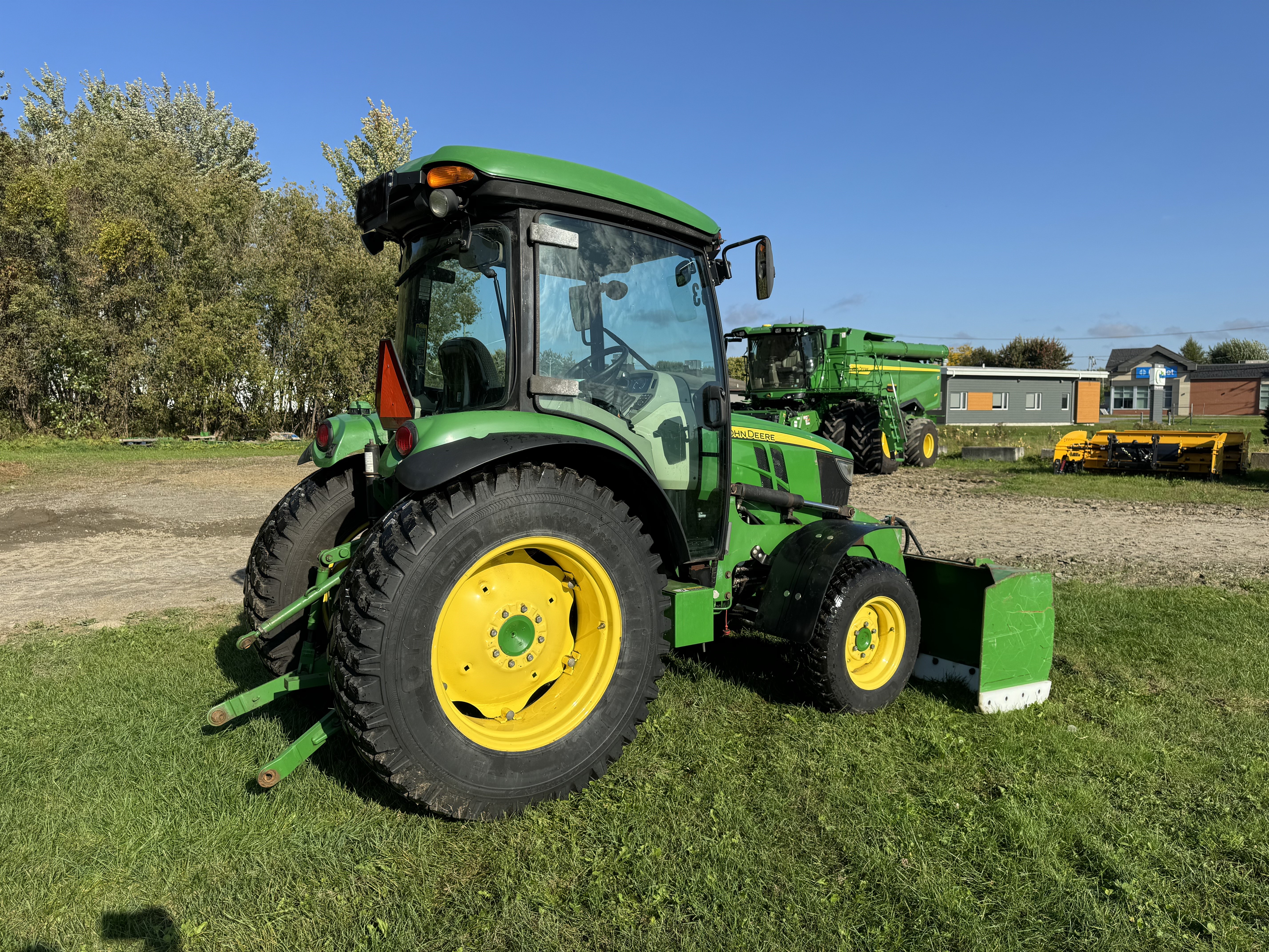 John Deere 4066R GRATTE NOKIAN    