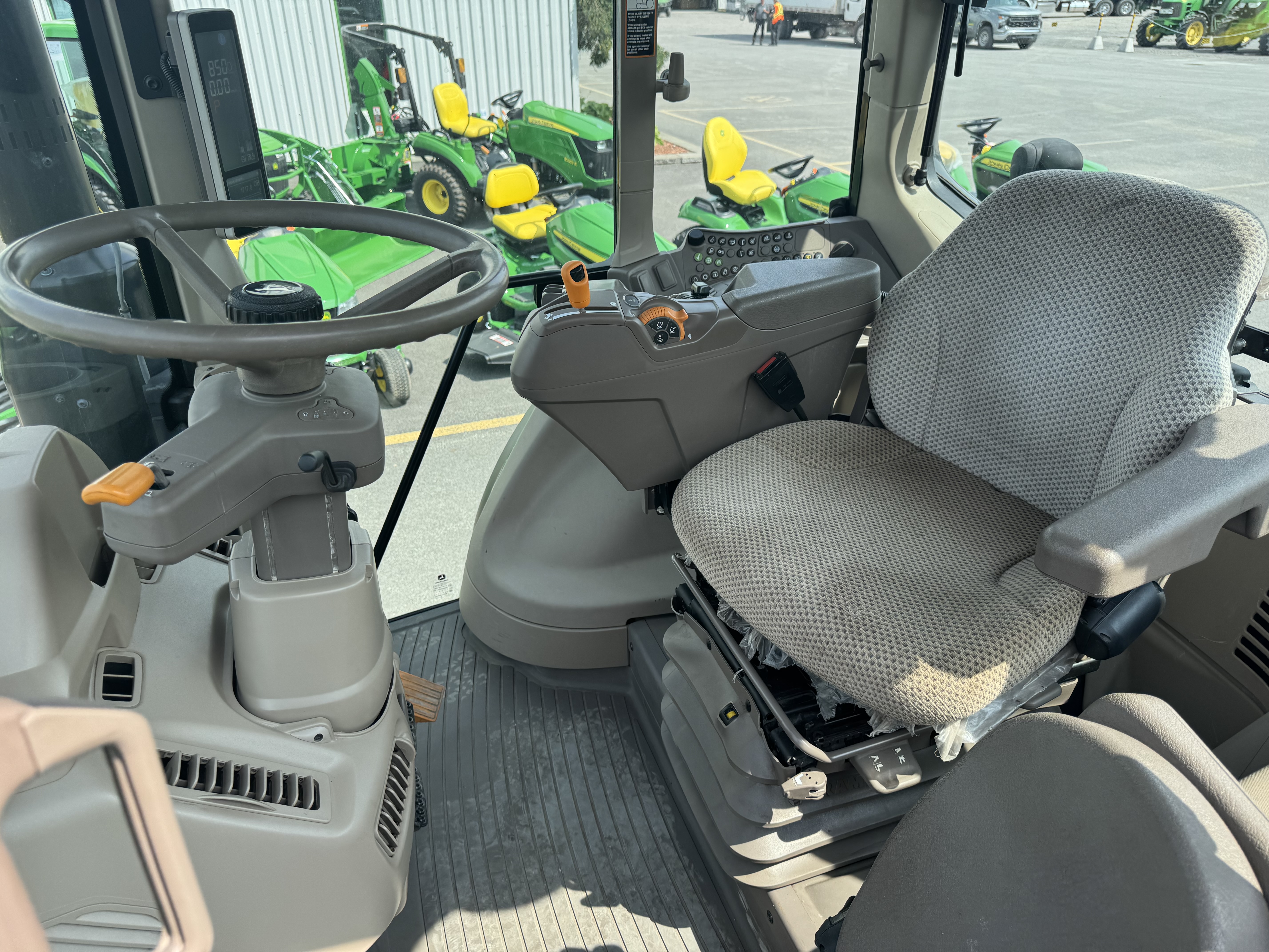 John Deere 6110M