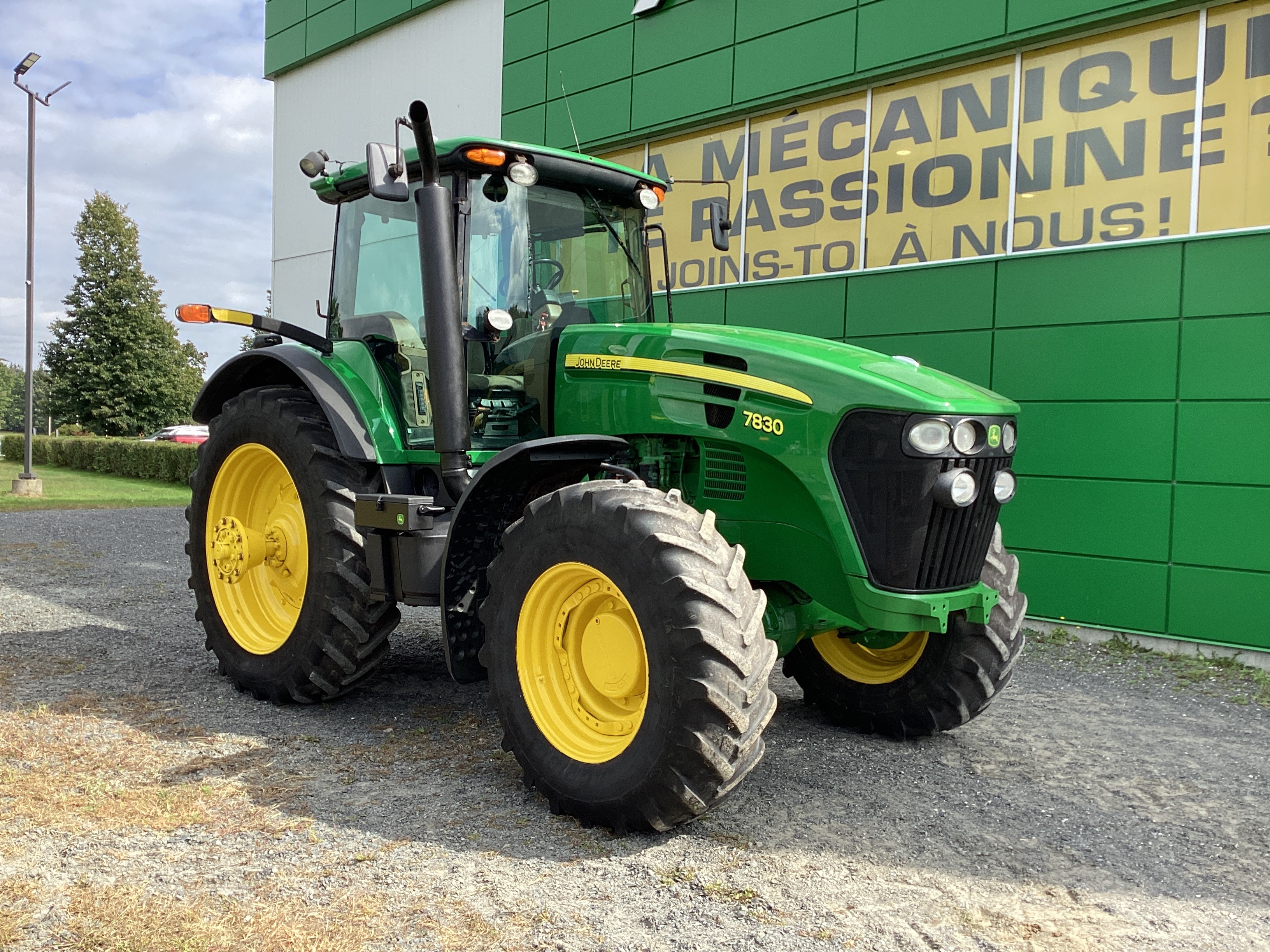 John Deere 7830