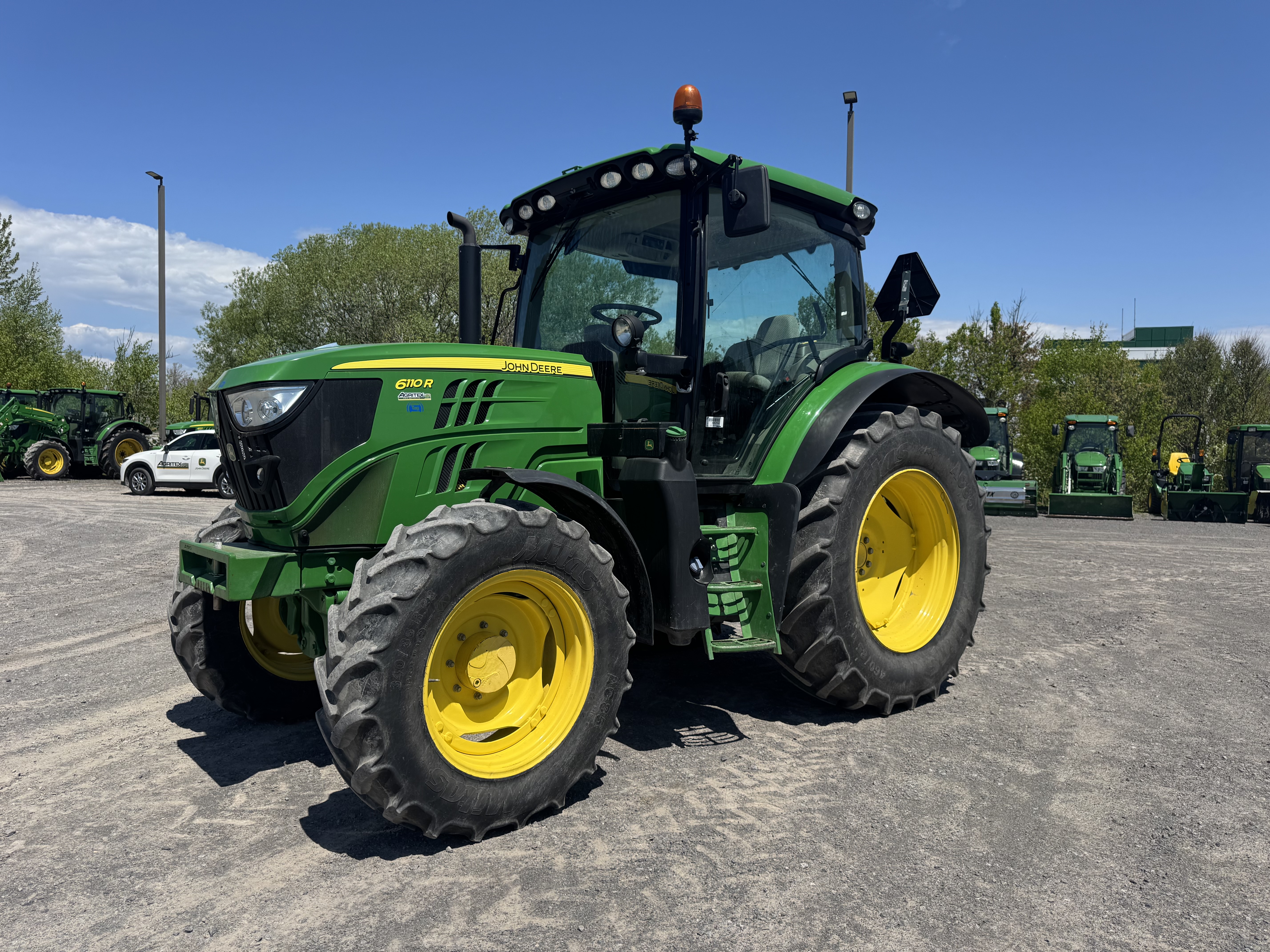 John Deere 6110R