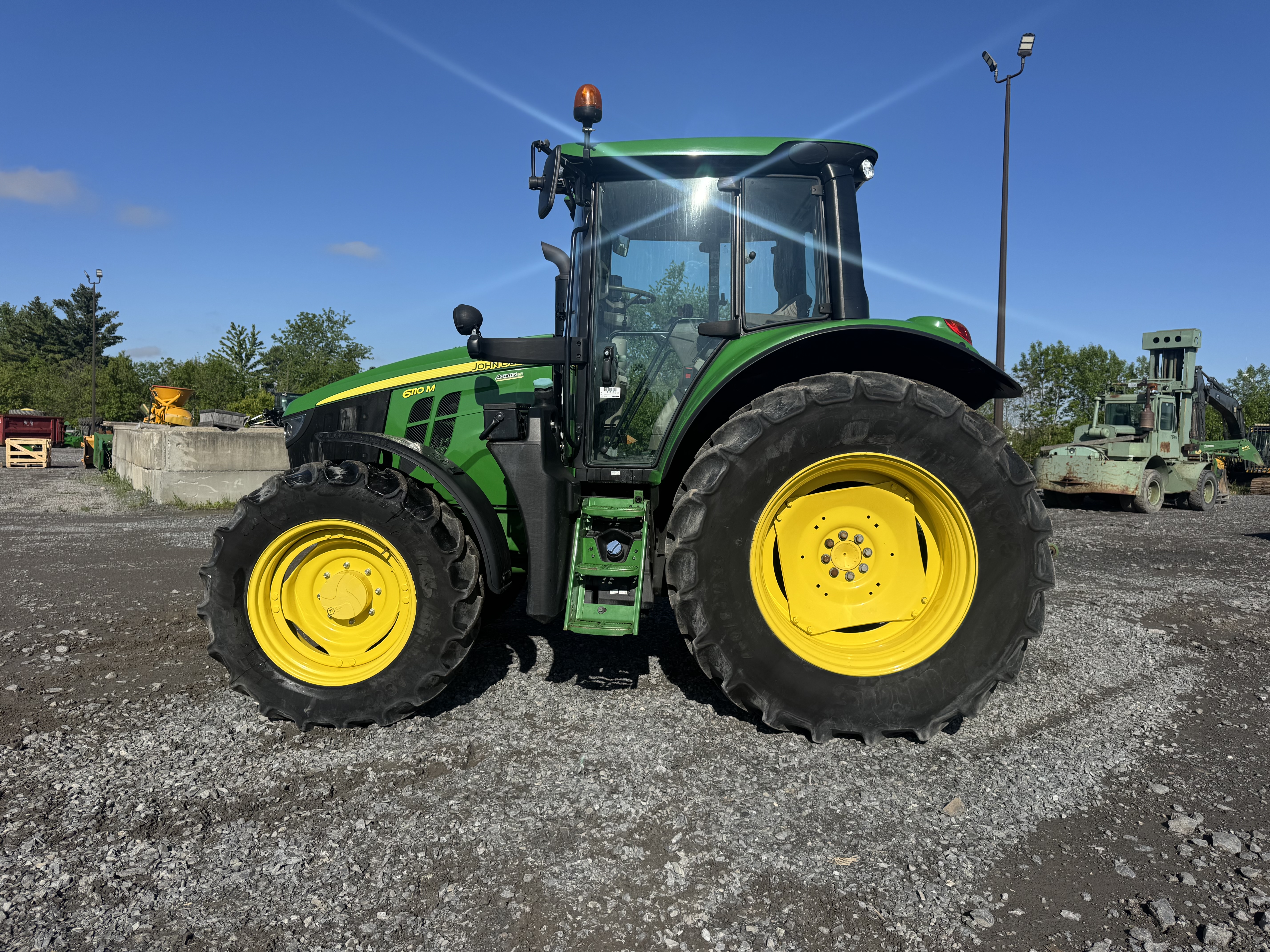John Deere 6110M