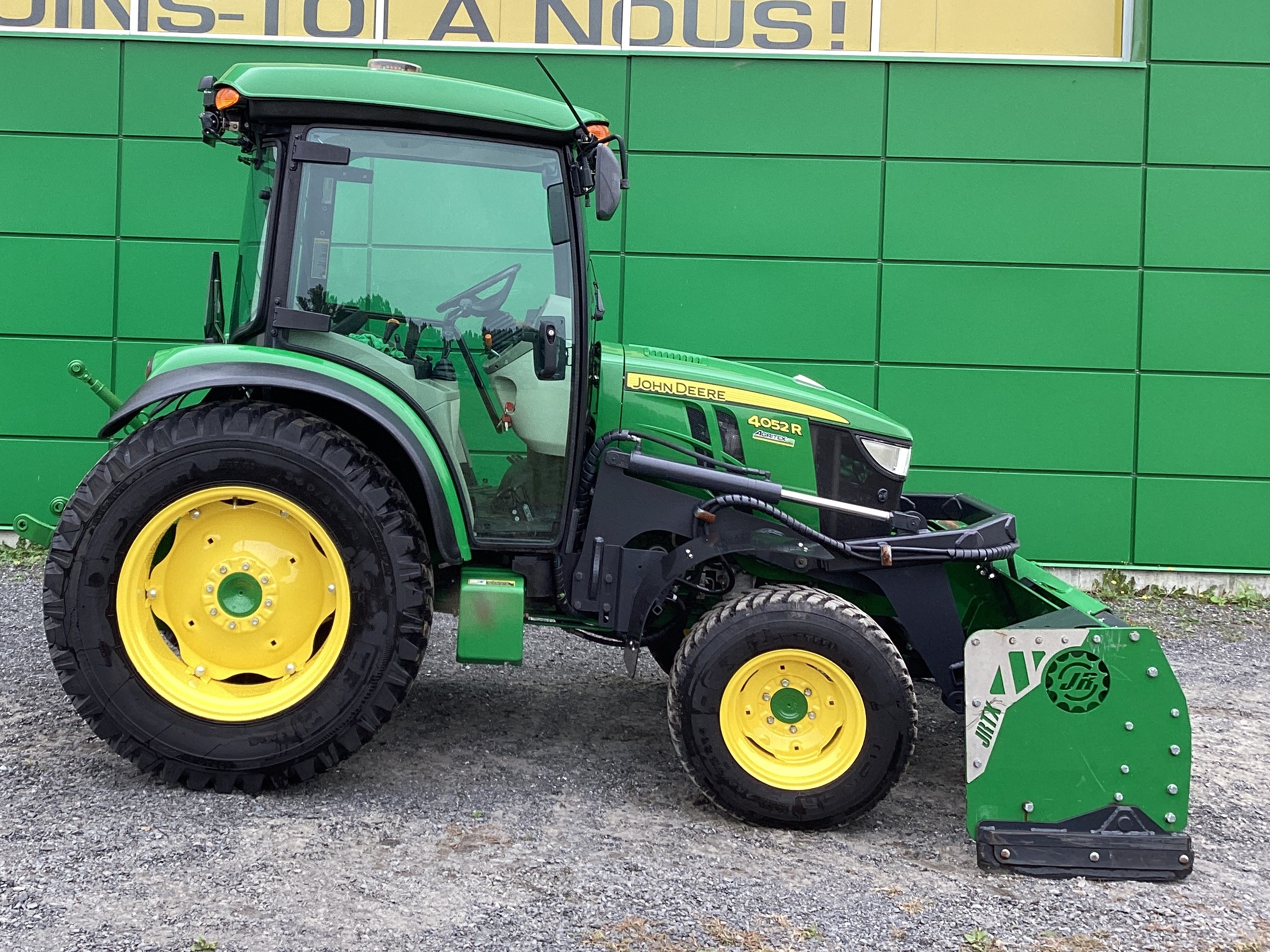 John Deere 4052R NOKIAN JRTX 