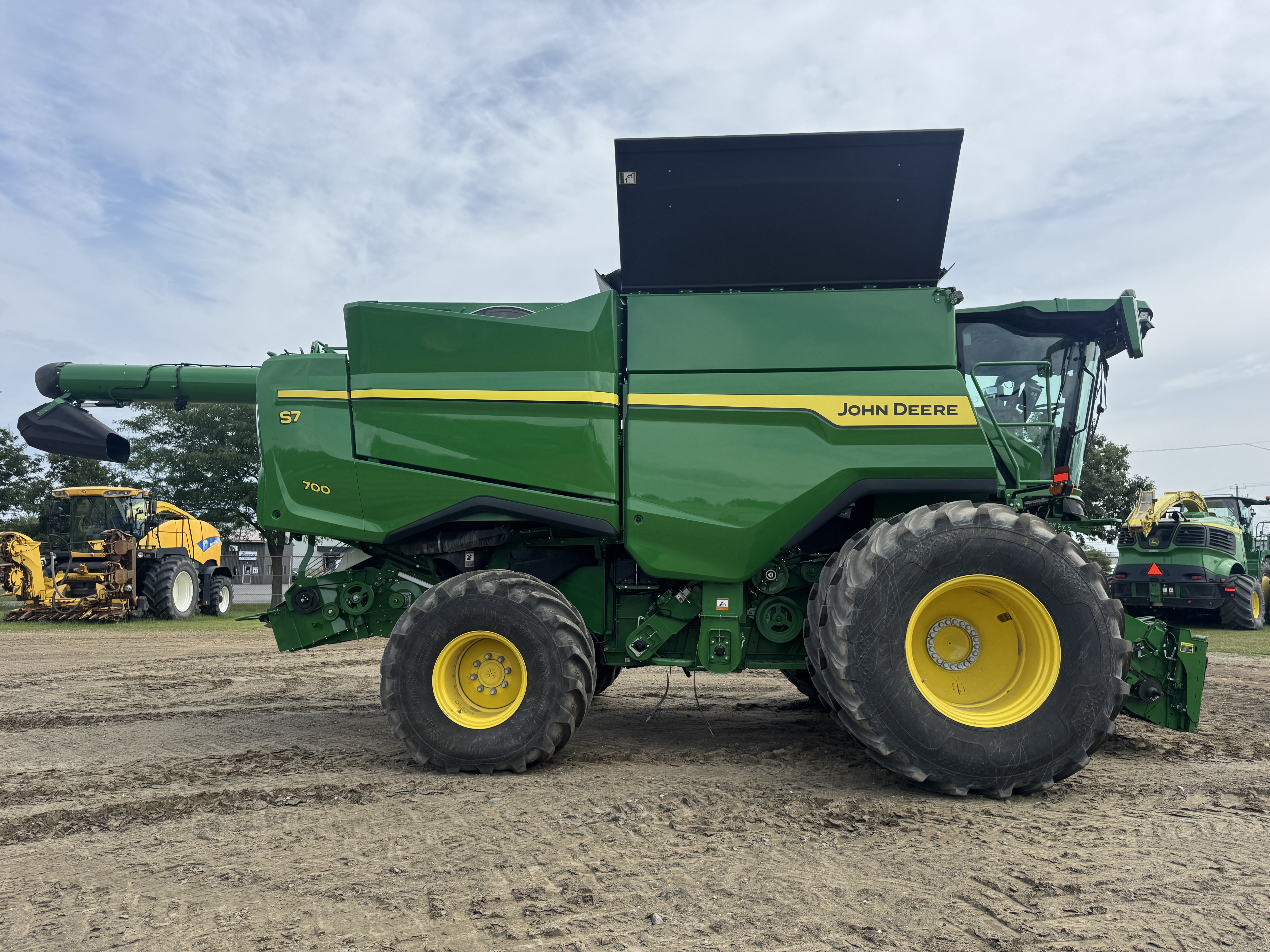 John Deere S7 700