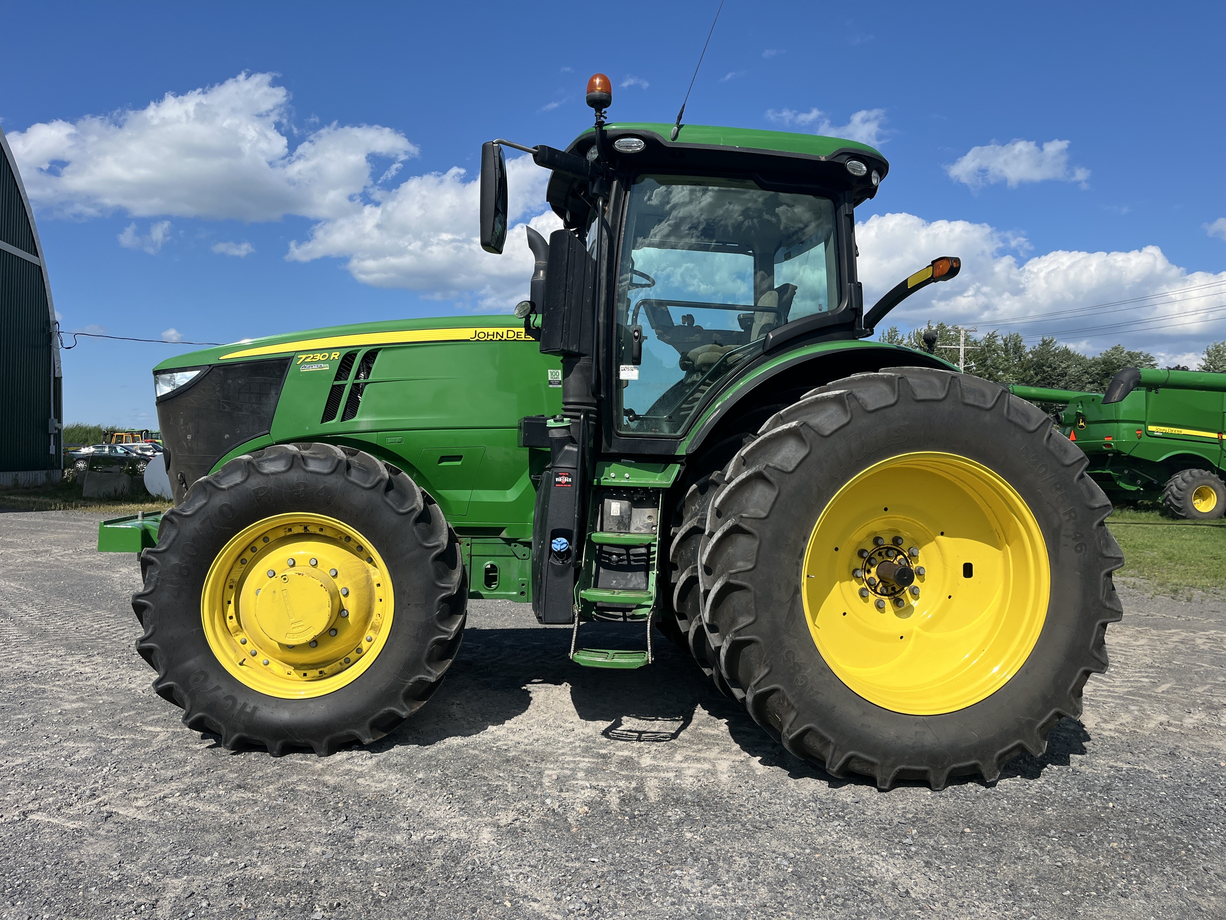 John Deere 7230R