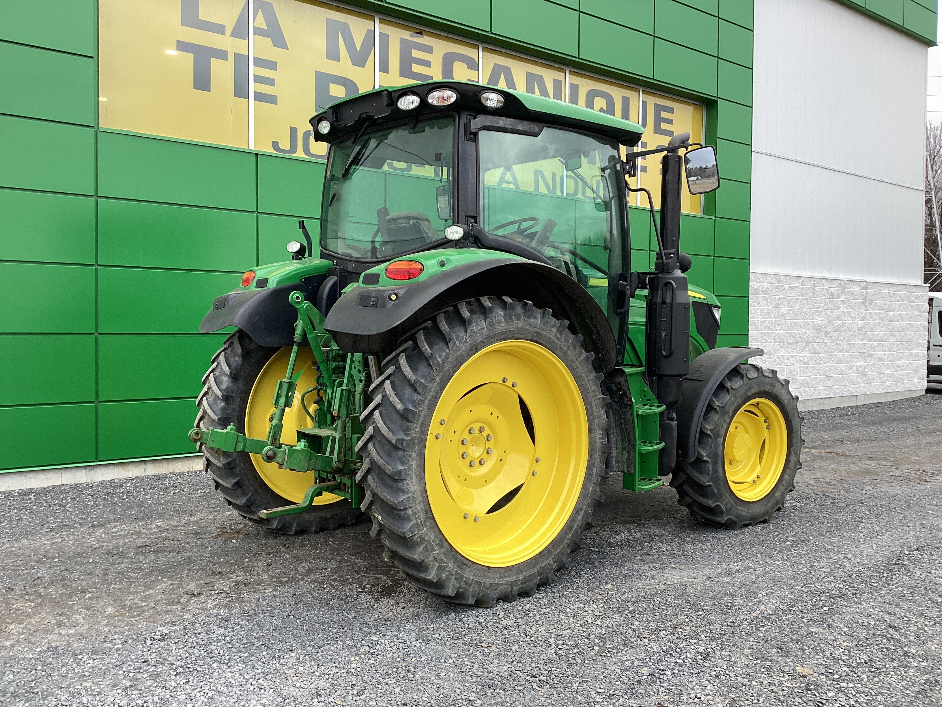 John Deere 6110R  