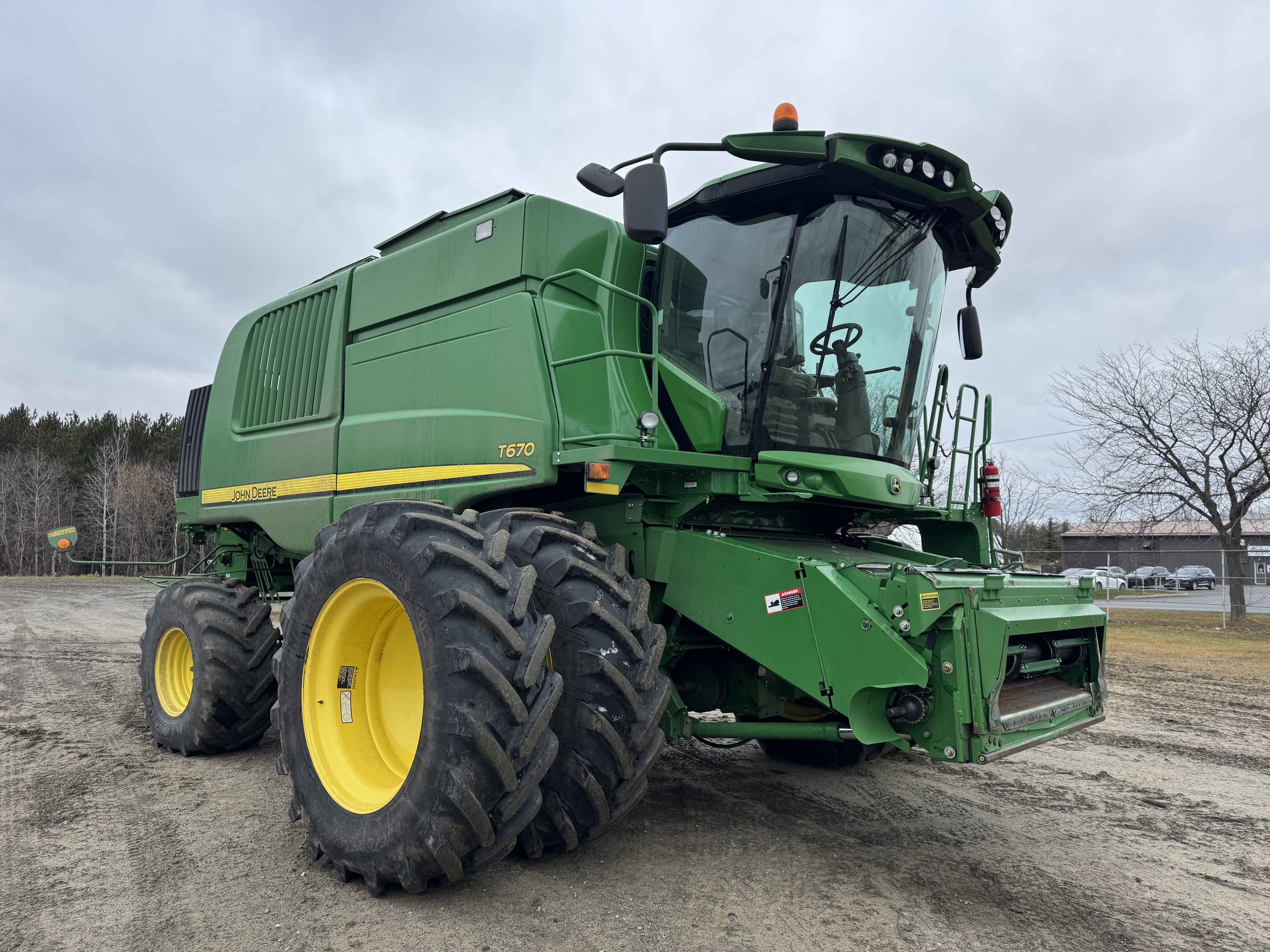 John Deere T670